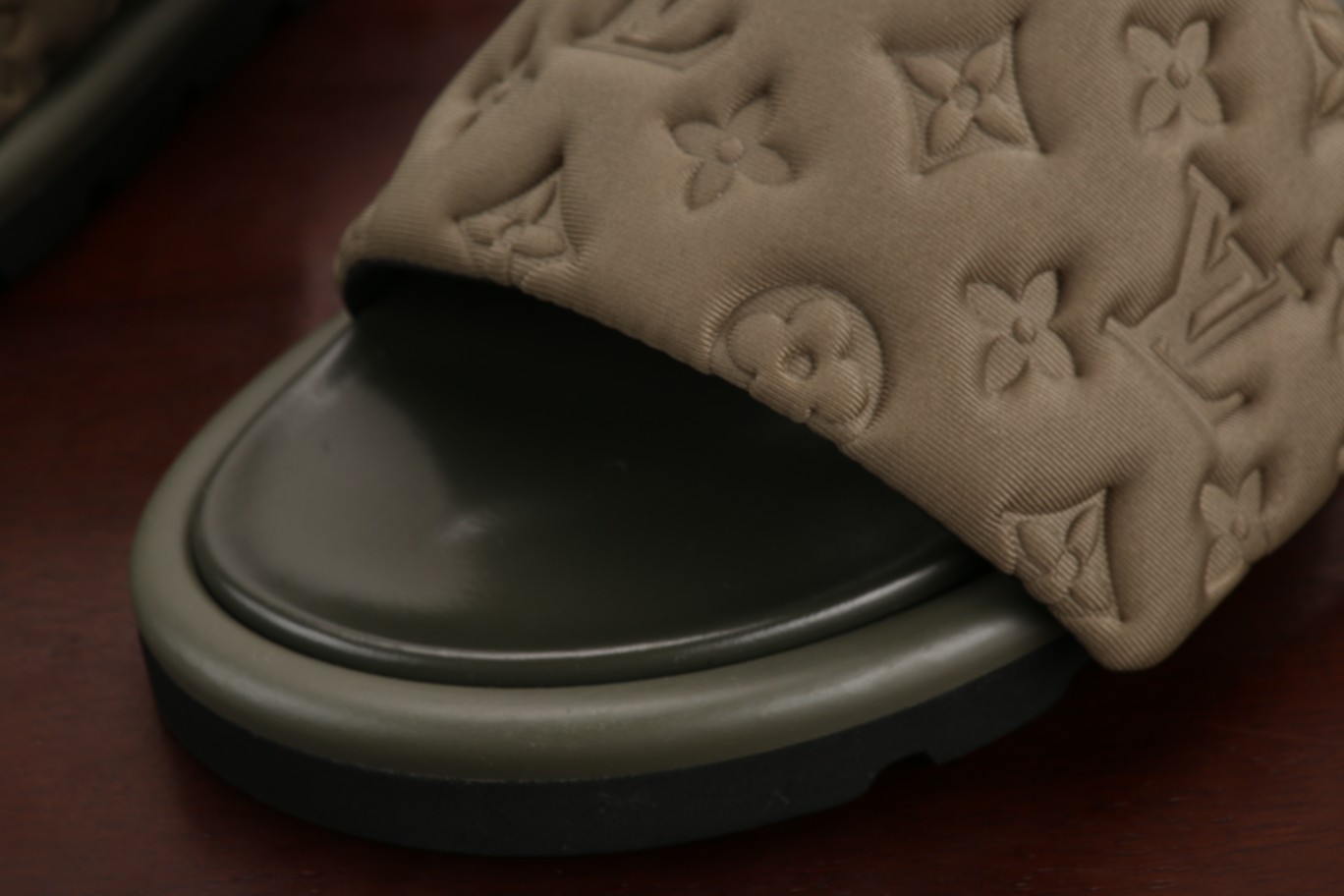 LOUIS VUITTON | Louis Vuitton 2024 Spring and Summer Latest Popular Velcro Series Couples Thick-soled Slippers