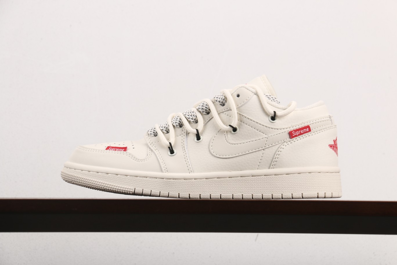 福利特价
Air Jordan 1 Low AJ1 乔1 Supreme联名-米白红小标 高端定制 低帮