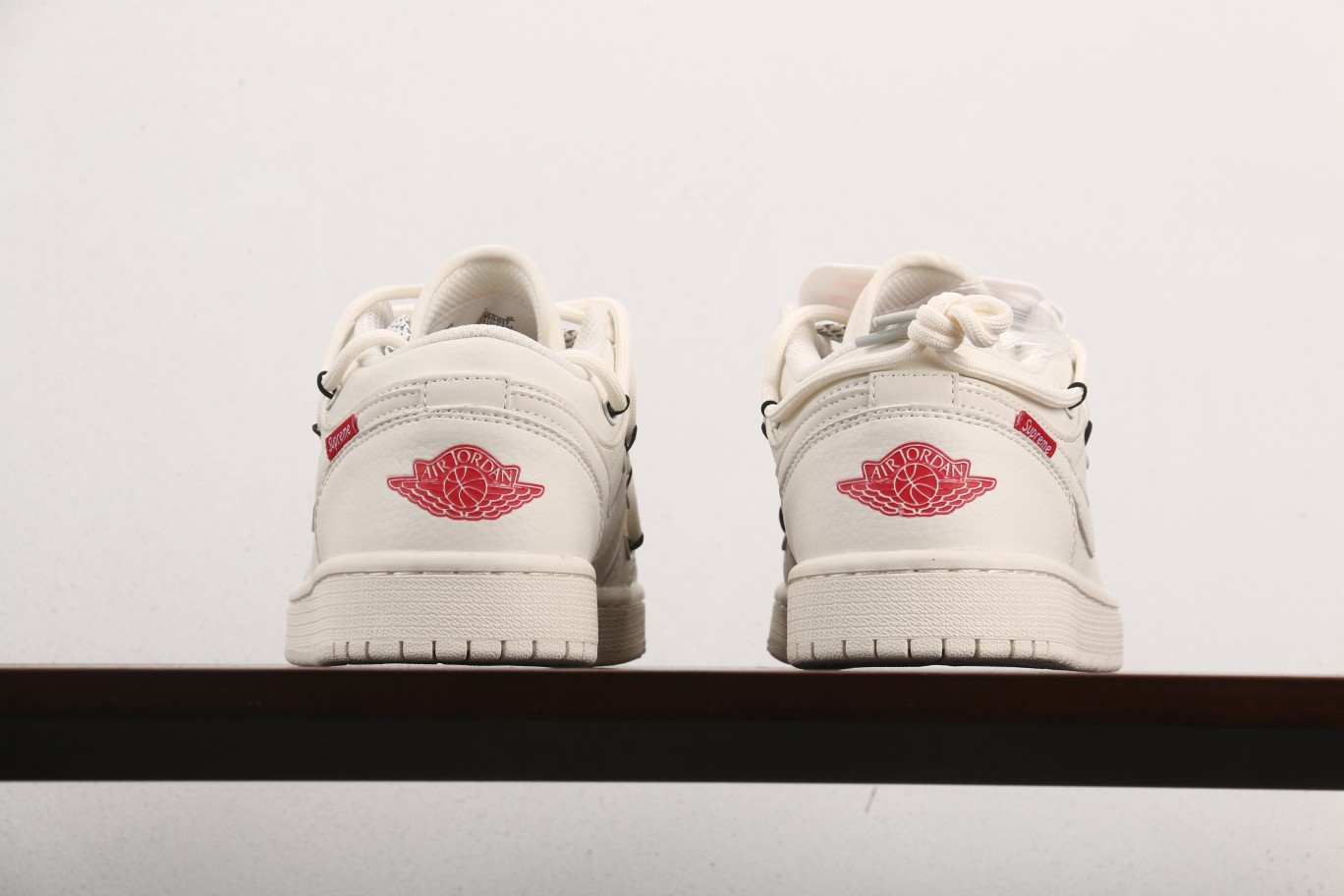 福利特价
Air Jordan 1 Low AJ1 乔1 Supreme联名-米白红小标 高端定制 低帮