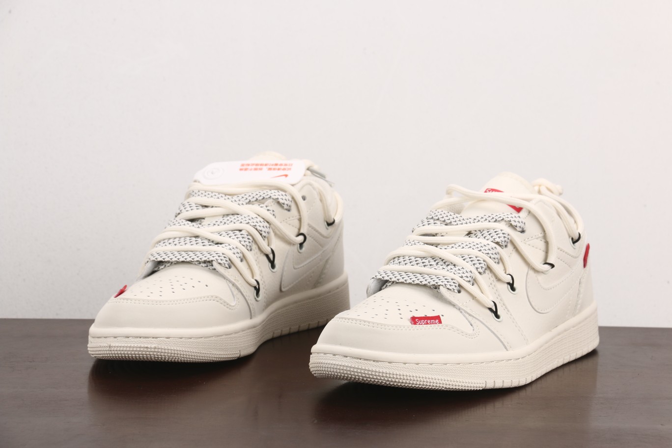 福利特价
Air Jordan 1 Low AJ1 乔1 Supreme联名-米白红小标 高端定制 低帮