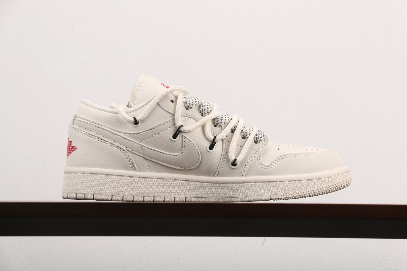福利特价
Air Jordan 1 Low AJ1 乔1 Supreme联名-米白红小标 高端定制 低帮