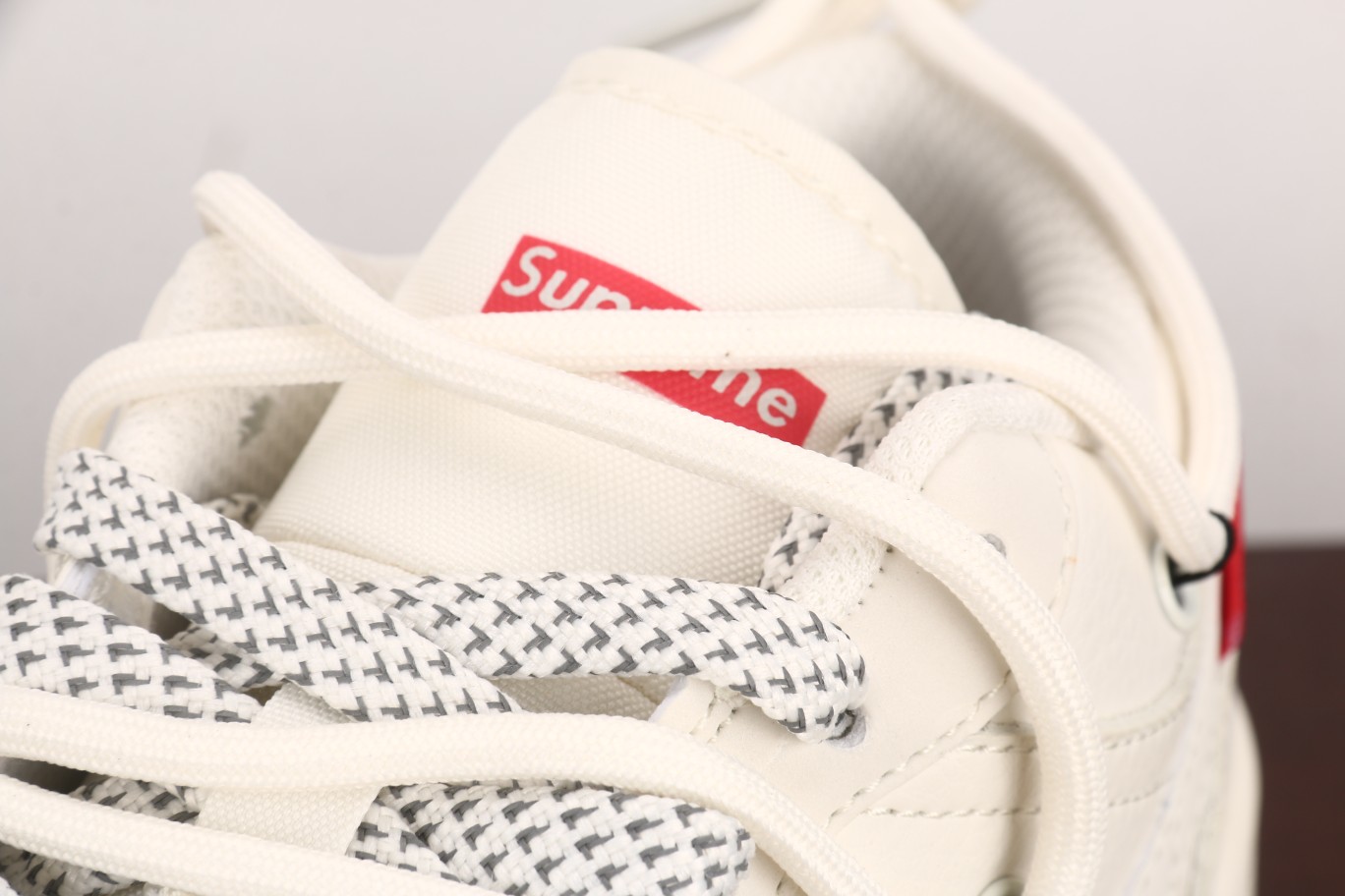 福利特价
Air Jordan 1 Low AJ1 乔1 Supreme联名-米白红小标 高端定制 低帮