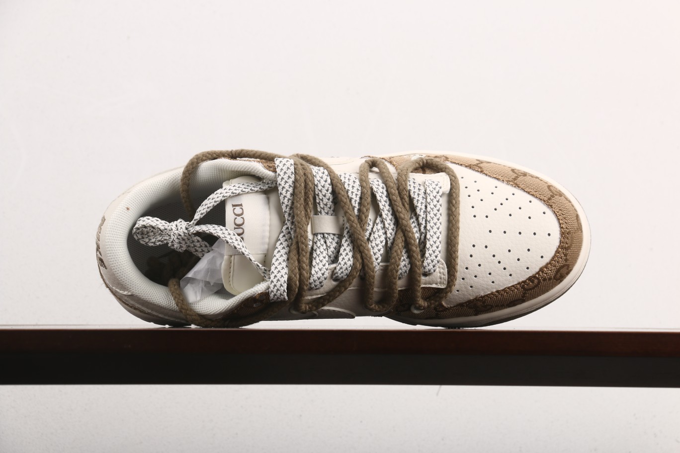 福利特价
Nk SB Dunk Low 古驰联名-黄牛仔暗纹白勾 周年高端定制 低帮休闲板鞋 SJ206
