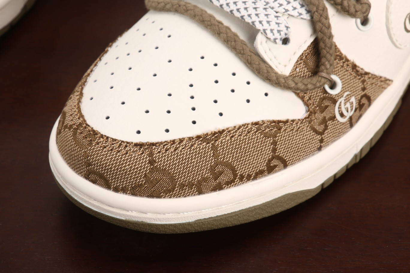 福利特价
Nk SB Dunk Low 古驰联名-黄牛仔暗纹白勾 周年高端定制 低帮休闲板鞋 SJ206