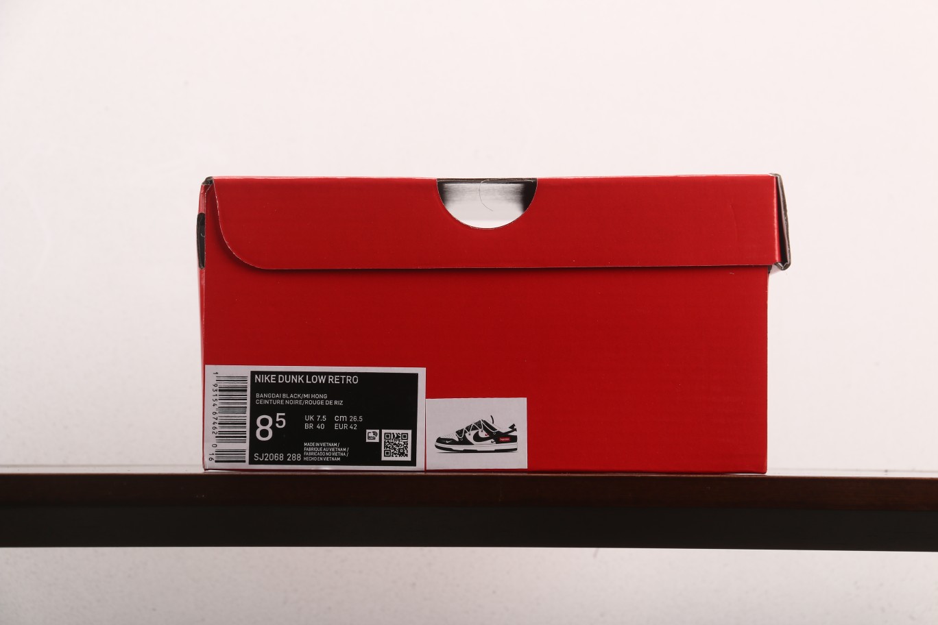 福利特价
Nk SB Dunk Low SUP联名-绑带黑勾 周年高端定制 低帮休闲板鞋 SJ2068-