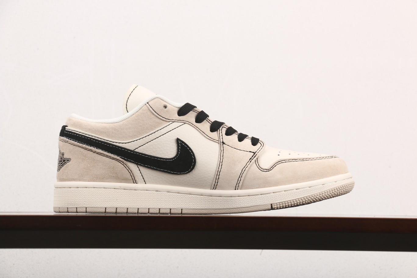 福利特价
Air Jordan 1 Low AJ1 乔1北面联名-奶咖 高端定制 低帮复古篮球鞋 SJ9