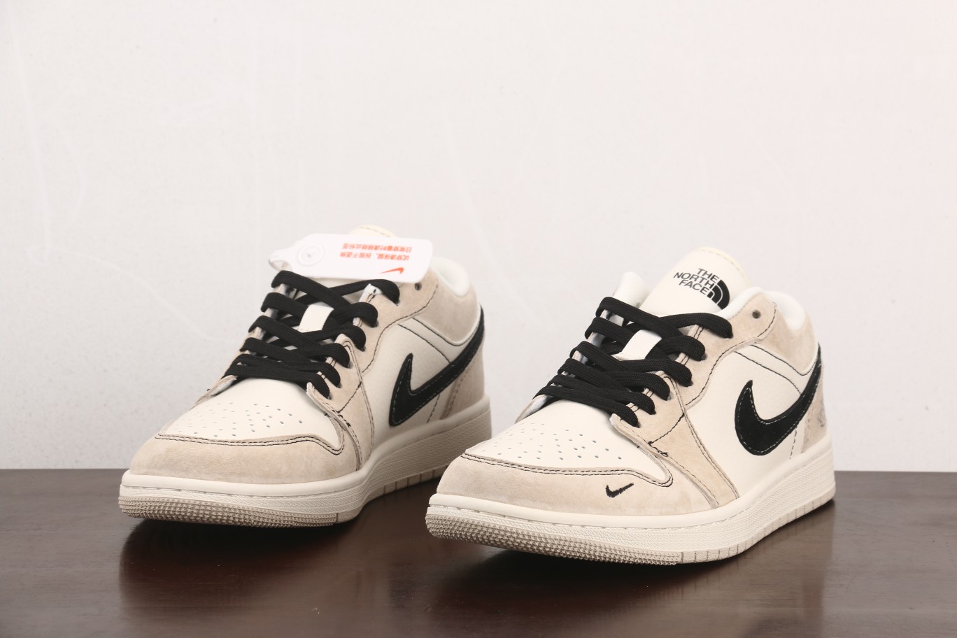 福利特价
Air Jordan 1 Low AJ1 乔1北面联名-奶咖 高端定制 低帮复古篮球鞋 SJ9