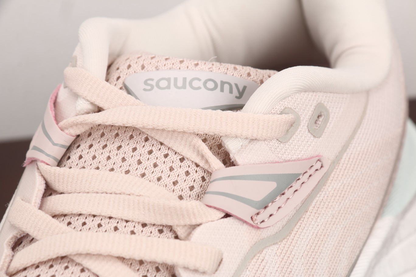 全球知名跑步运动品牌-索康尼/SauconyTriumph22胜利22代系列低帮轻量舒适多功能休闲运动慢