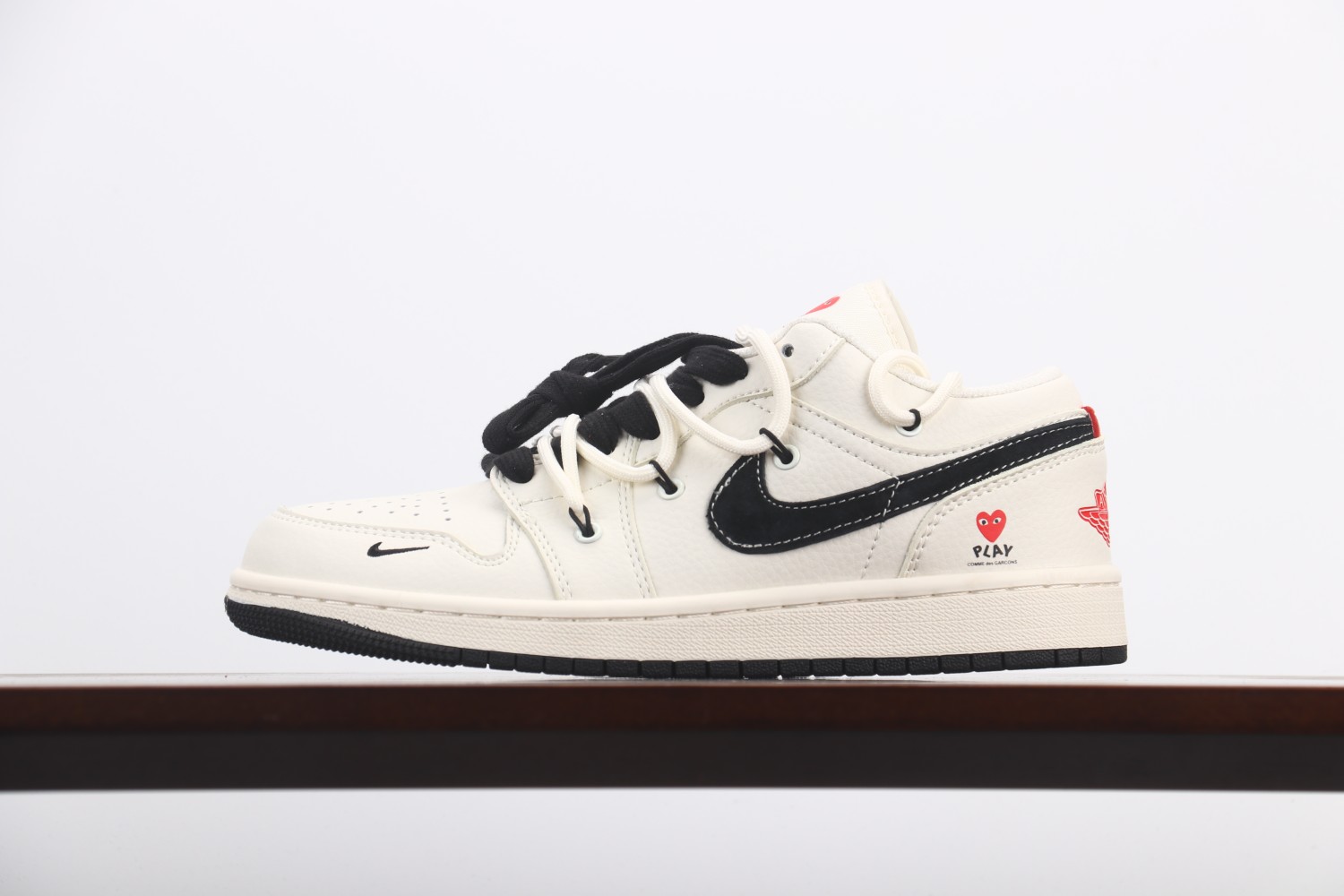 福利特价
Air Jordan 1 Low OG 高端定制
川久保玲米白黑解构绑带 大厂纯原工艺
原楦原