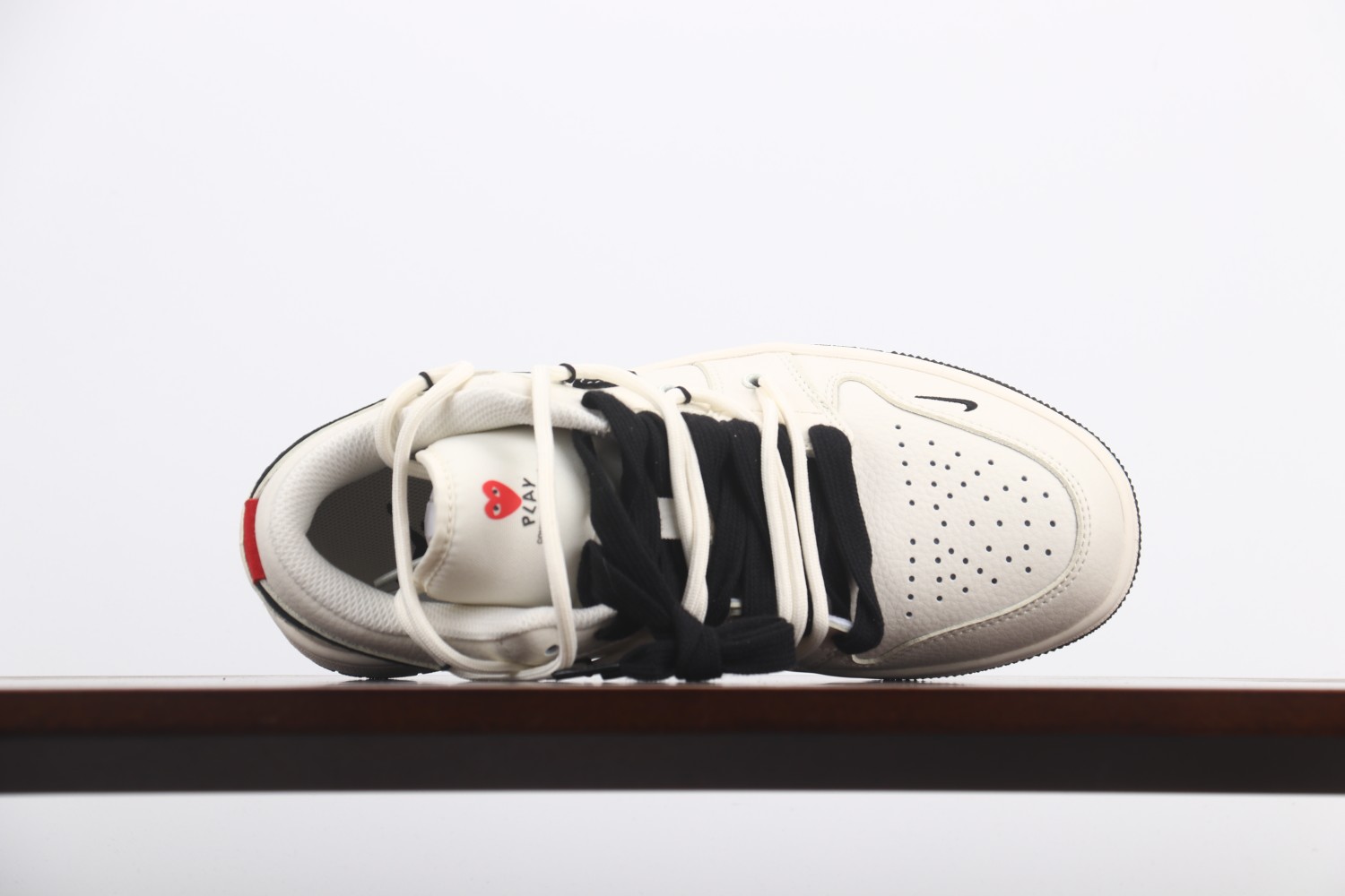 福利特价
Air Jordan 1 Low OG 高端定制
川久保玲米白黑解构绑带 大厂纯原工艺
原楦原