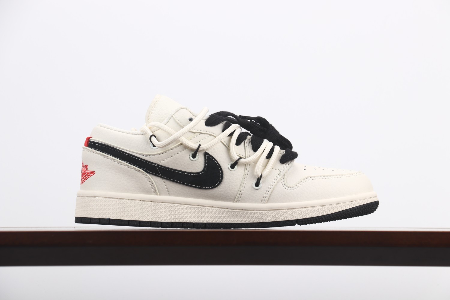 福利特价
Air Jordan 1 Low OG 高端定制
川久保玲米白黑解构绑带 大厂纯原工艺
原楦原