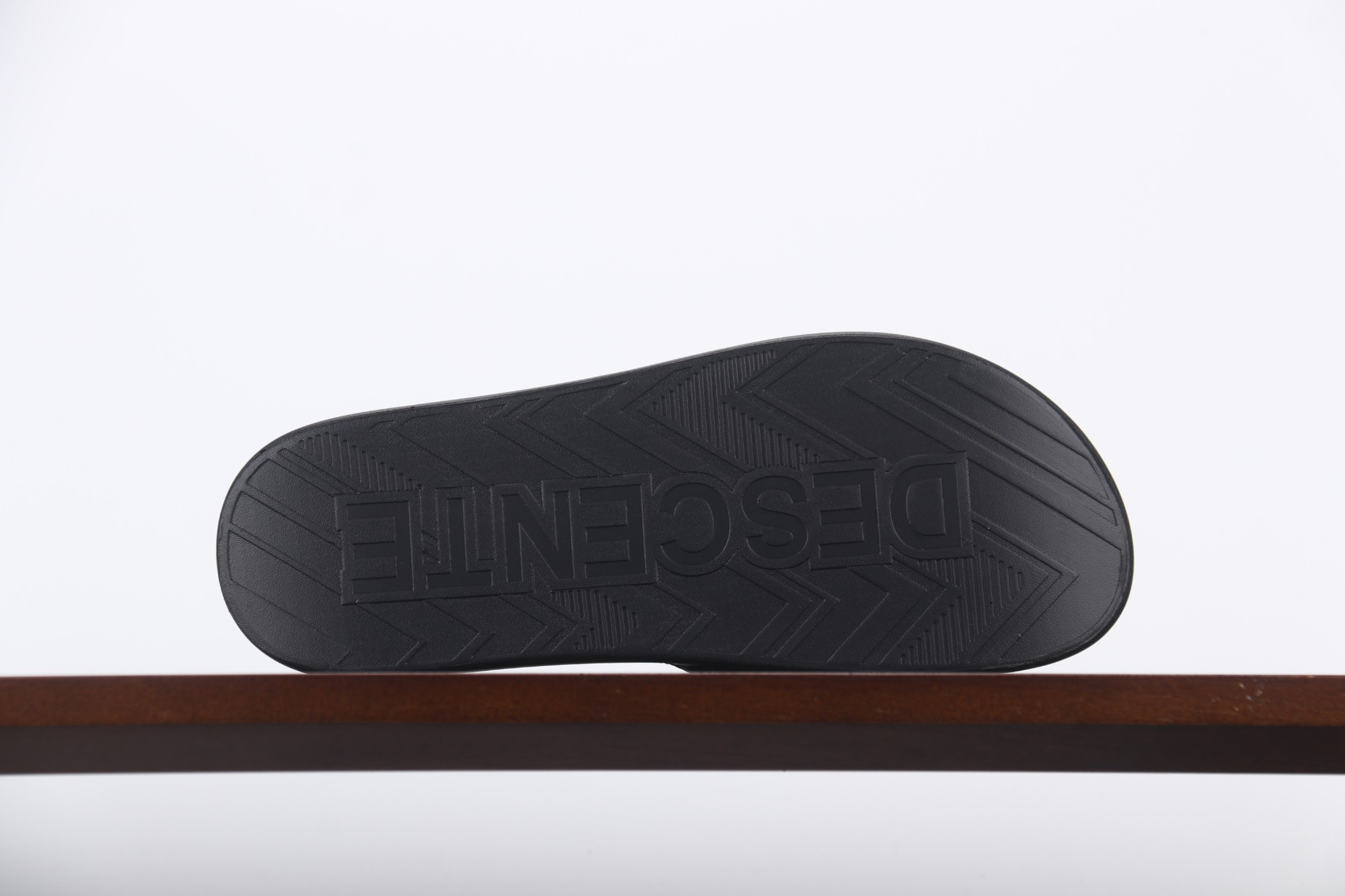 
迪桑特 Descente 一字拖鞋 尺码 35-44