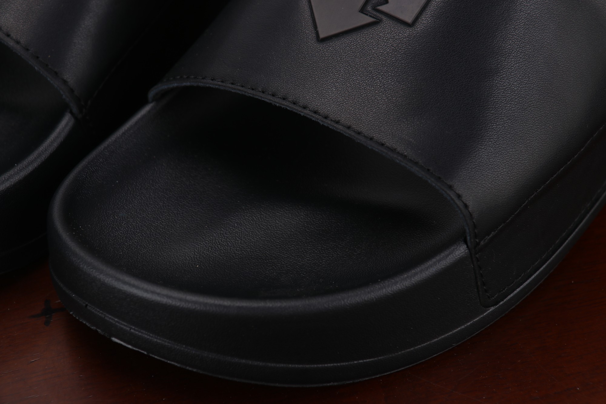 
迪桑特 Descente 一字拖鞋 尺码 35-44