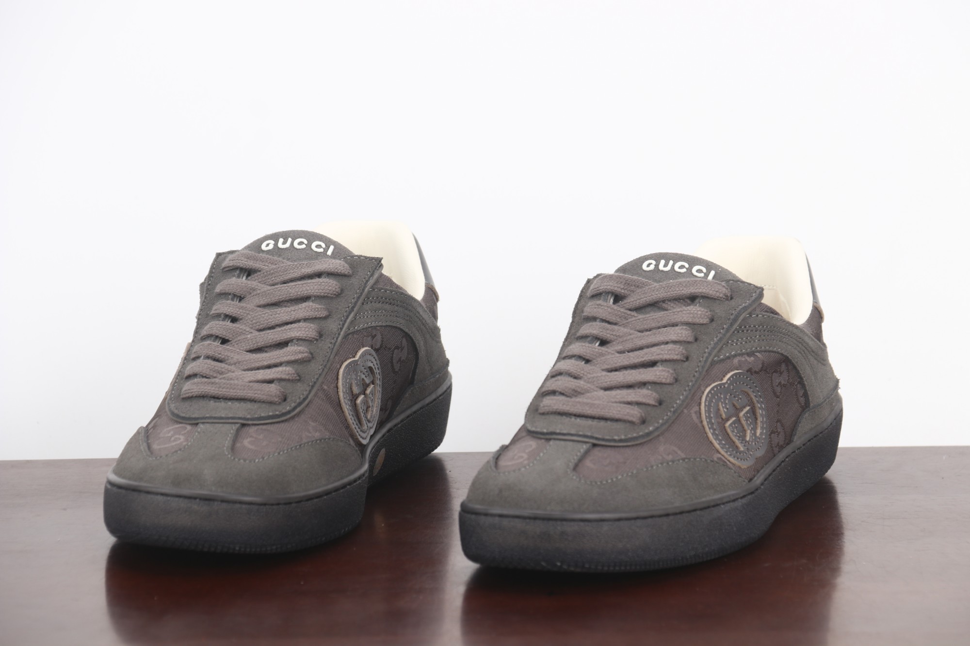  
全新升级版《Gucci2025新款小白鞋休闲鞋德训鞋爆款推荐，原版TPU鞋底、原版面料、原版羊皮内里