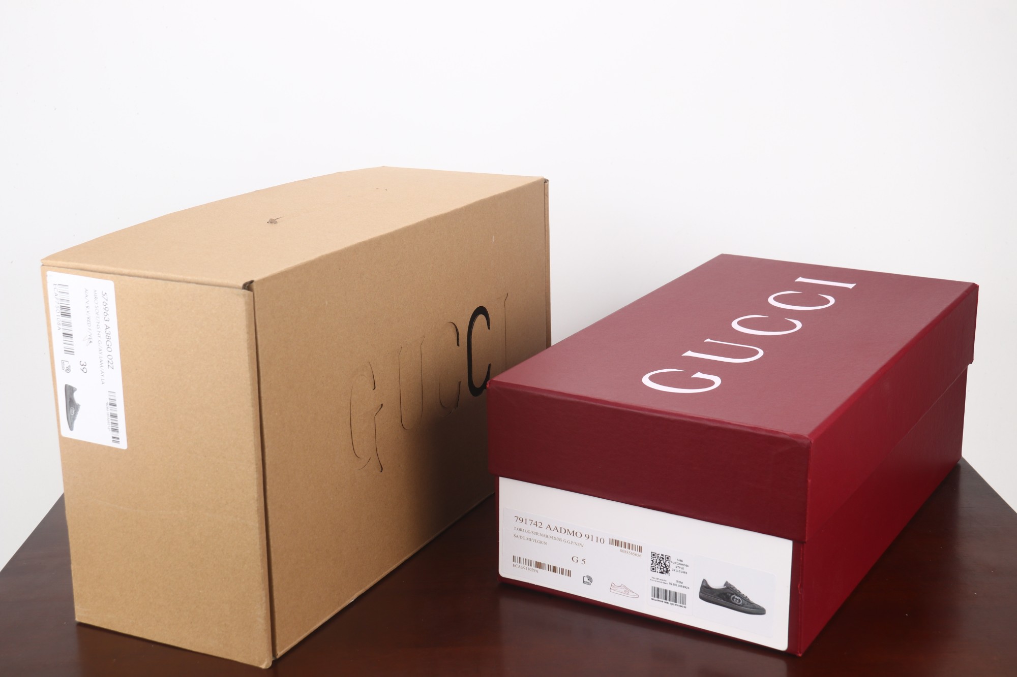  
全新升级版《Gucci2025新款小白鞋休闲鞋德训鞋爆款推荐，原版TPU鞋底、原版面料、原版羊皮内里