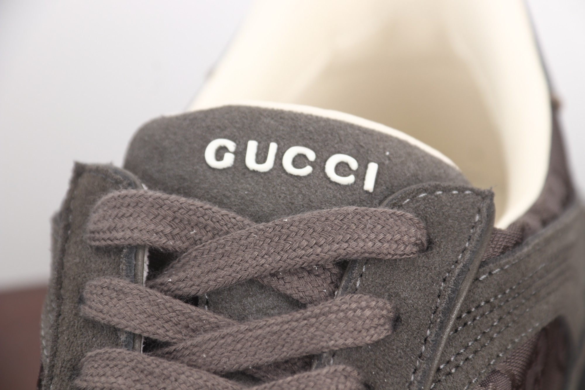  
全新升级版《Gucci2025新款小白鞋休闲鞋德训鞋爆款推荐，原版TPU鞋底、原版面料、原版羊皮内里