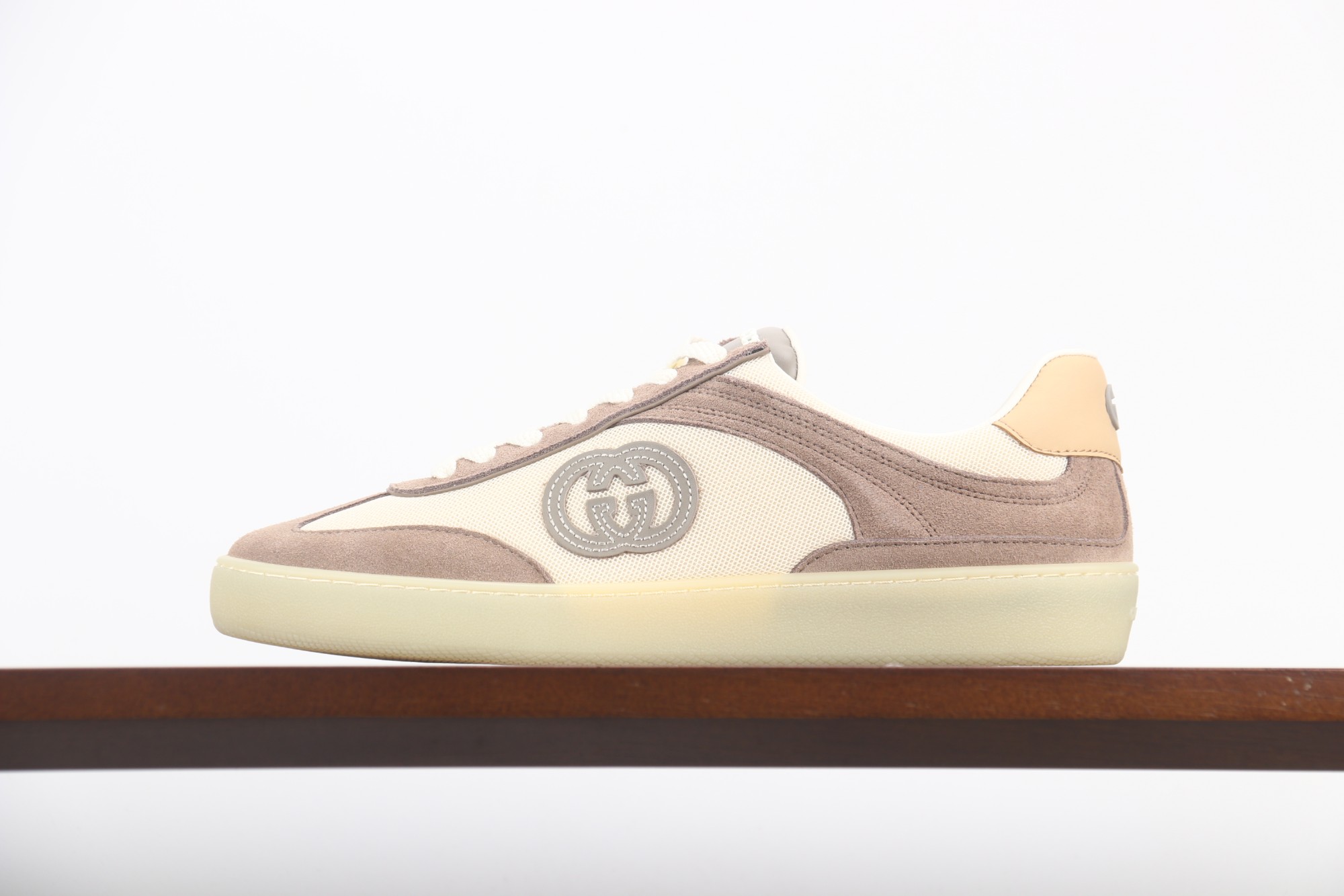  
全新升级版《Gucci2025新款小白鞋休闲鞋德训鞋爆款推荐，原版TPU鞋底、原版面料、原版羊皮内里
