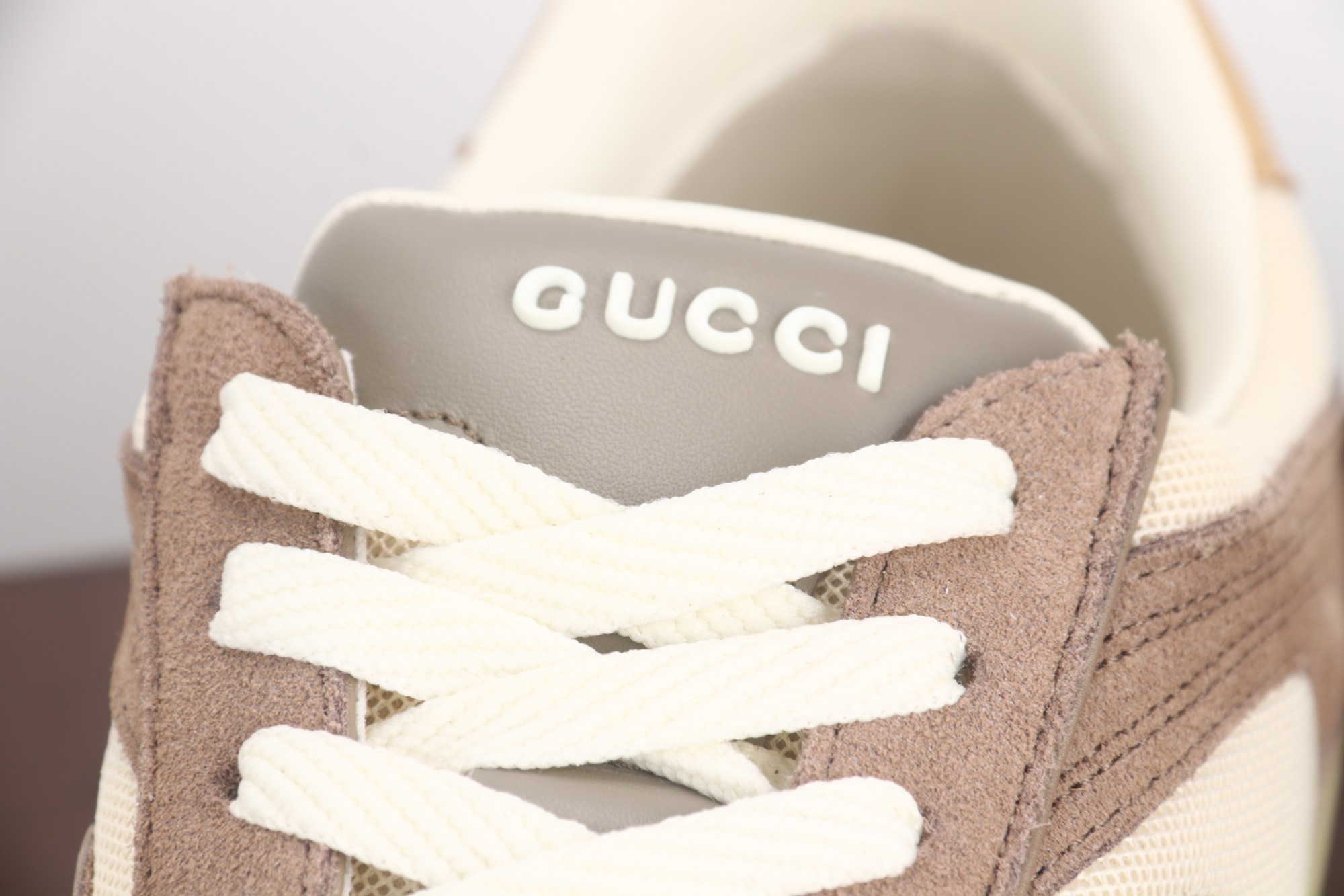  
全新升级版《Gucci2025新款小白鞋休闲鞋德训鞋爆款推荐，原版TPU鞋底、原版面料、原版羊皮内里