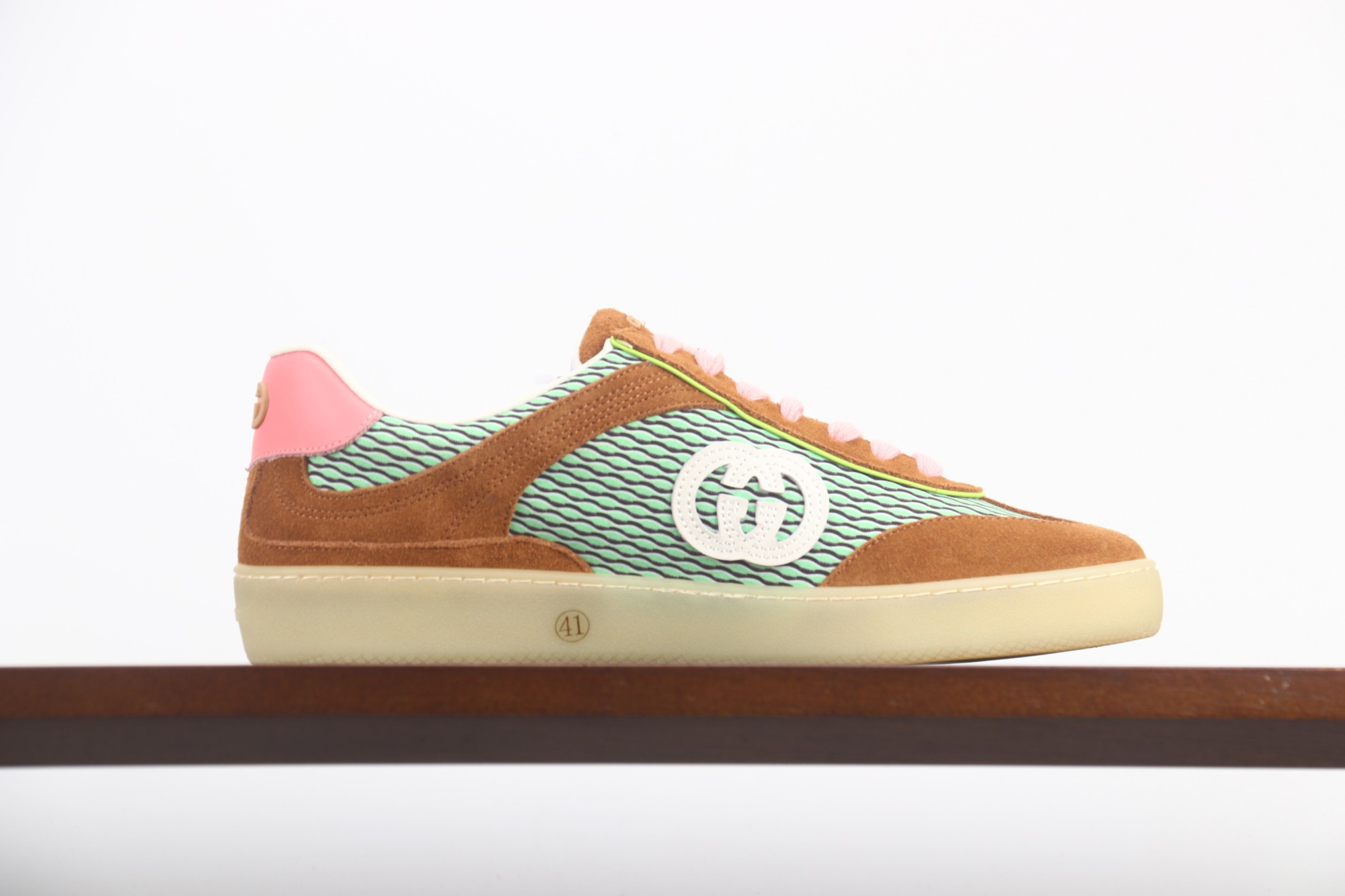 
全新升级版《Gucci2025新款小白鞋休闲鞋德训鞋爆款推荐，原版TPU鞋底、原版面料、原版羊皮内里羊