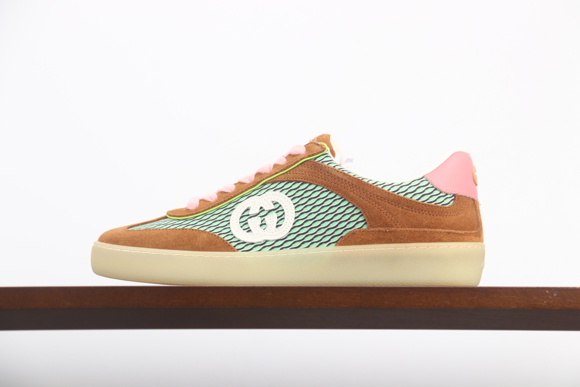 
全新升级版《Gucci2025新款小白鞋休闲鞋德训鞋爆款推荐，原版TPU鞋底、原版面料、原版羊皮内里羊