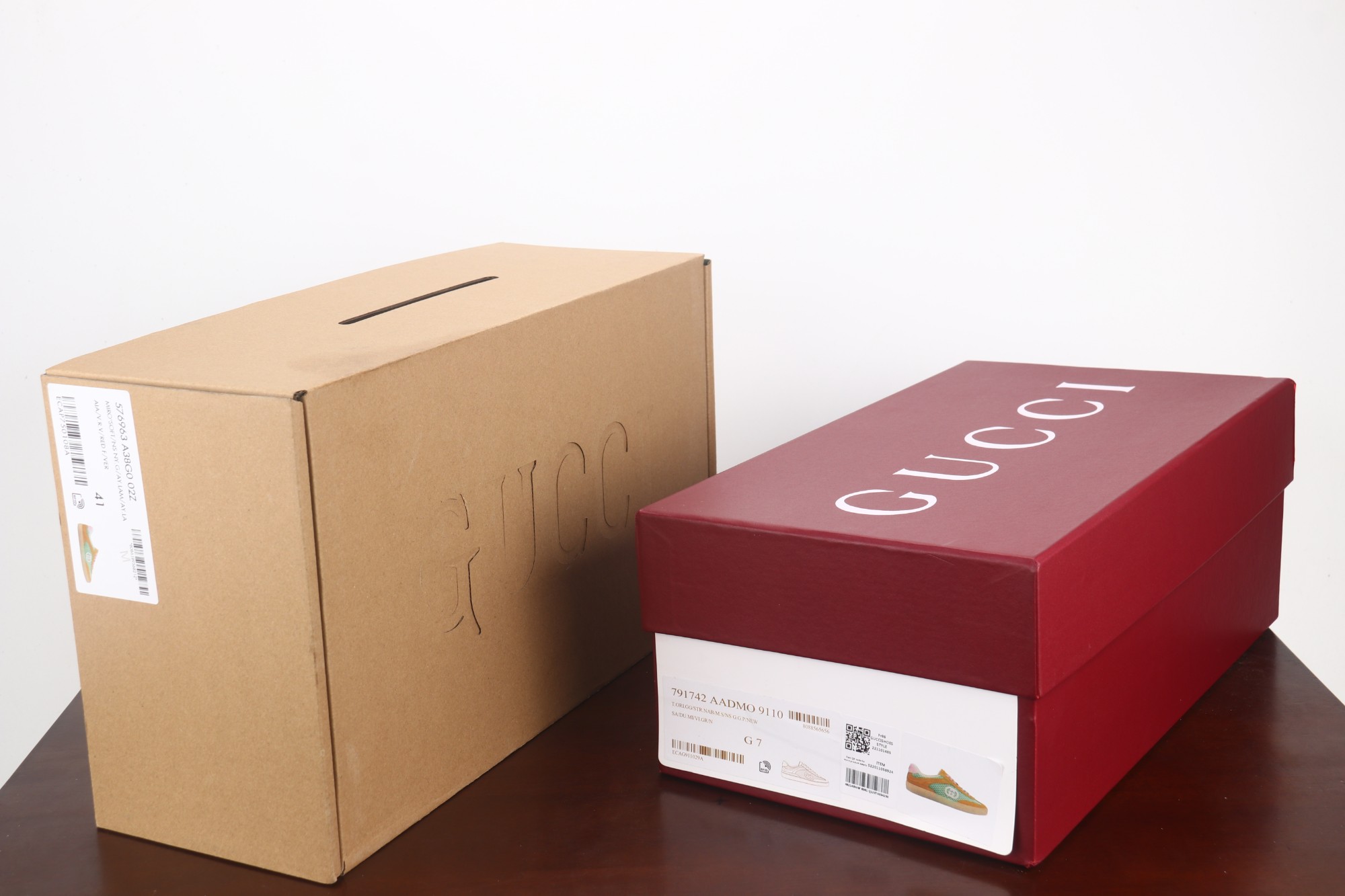 
全新升级版《Gucci2025新款小白鞋休闲鞋德训鞋爆款推荐，原版TPU鞋底、原版面料、原版羊皮内里羊