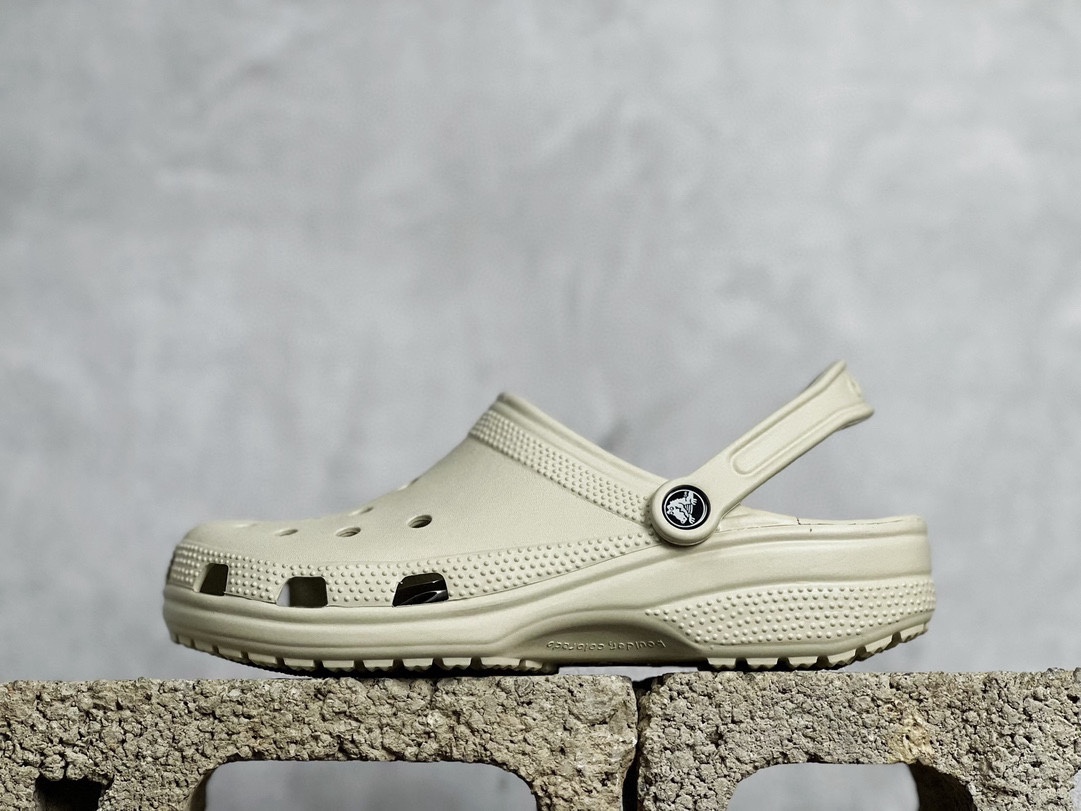 图片[3]-成人版， 新货🚀#东莞原厂 欧洲订单 无盒软包 Crocs 卡骆驰 明星上脚同款 经夏季经典两用沙滩洞洞鞋 凉鞋拖鞋 透明防水袋包装 注意配件需单独购买 同步官方尺码：M3（34-35）M4（36-37） M5（37-38）M6（38-39）M7（39-40）M8（41-42）M9（42-43）M10（43-44）M11（45-46）标准码 后③图M3-M7-选品中心