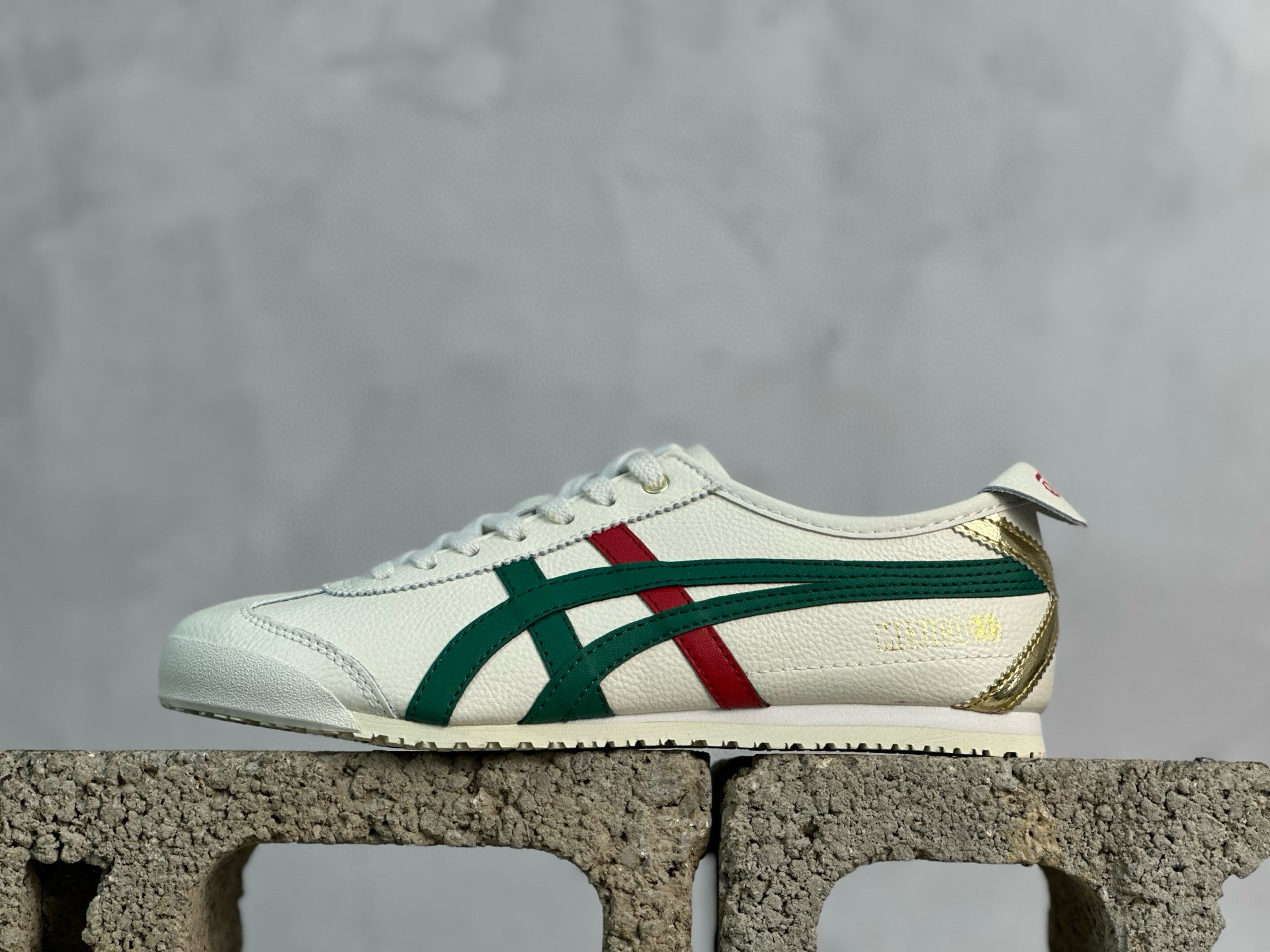 ASICS Tiger Mexico 66 天猫专供 亚瑟士 原装头层皮 鬼冢虎阿斯克斯经典休闲跑鞋-莆田鞋,莆田鞋货源,高仿鞋,高仿鞋货源,安福档口,莆田高仿鞋,莆田鞋批发,高仿鞋批发,莆田高仿运动鞋,高仿运动鞋,莆田运动鞋 ASICS Tiger Mexico 66 天猫专供 亚瑟士 原装头层皮 鬼冢虎阿斯克斯经典休闲跑鞋