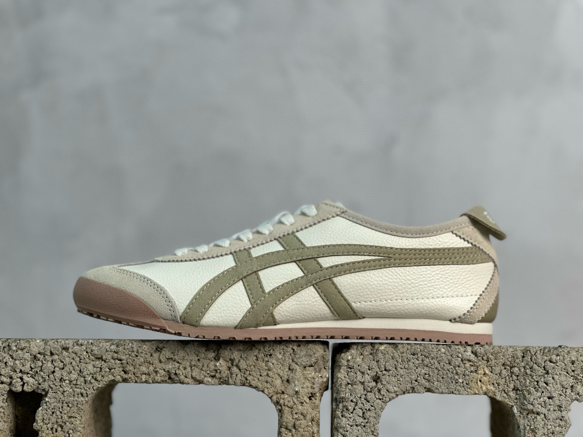 ASICS Tiger Mexico 66 天猫专供 亚瑟士 原装头层皮 鬼冢虎阿斯克斯经典休闲跑鞋-莆田鞋,莆田鞋货源,高仿鞋,高仿鞋货源,安福档口,莆田高仿鞋,莆田鞋批发,高仿鞋批发,莆田高仿运动鞋,高仿运动鞋,莆田运动鞋 ASICS Tiger Mexico 66 天猫专供 亚瑟士 原装头层皮 鬼冢虎阿斯克斯经典休闲跑鞋