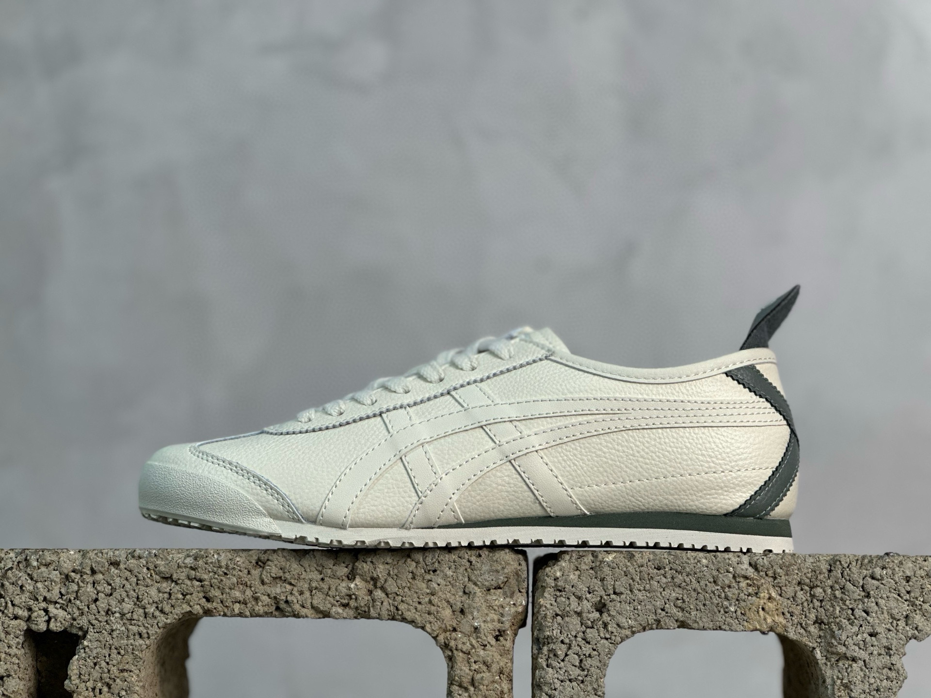 ASICS Tiger Mexico 66 天猫专供 亚瑟士 原装头层皮 鬼冢虎阿斯克斯经典休闲跑鞋-莆田鞋,莆田鞋货源,高仿鞋,高仿鞋货源,安福档口,莆田高仿鞋,莆田鞋批发,高仿鞋批发,莆田高仿运动鞋,高仿运动鞋,莆田运动鞋 ASICS Tiger Mexico 66 天猫专供 亚瑟士 原装头层皮 鬼冢虎阿斯克斯经典休闲跑鞋