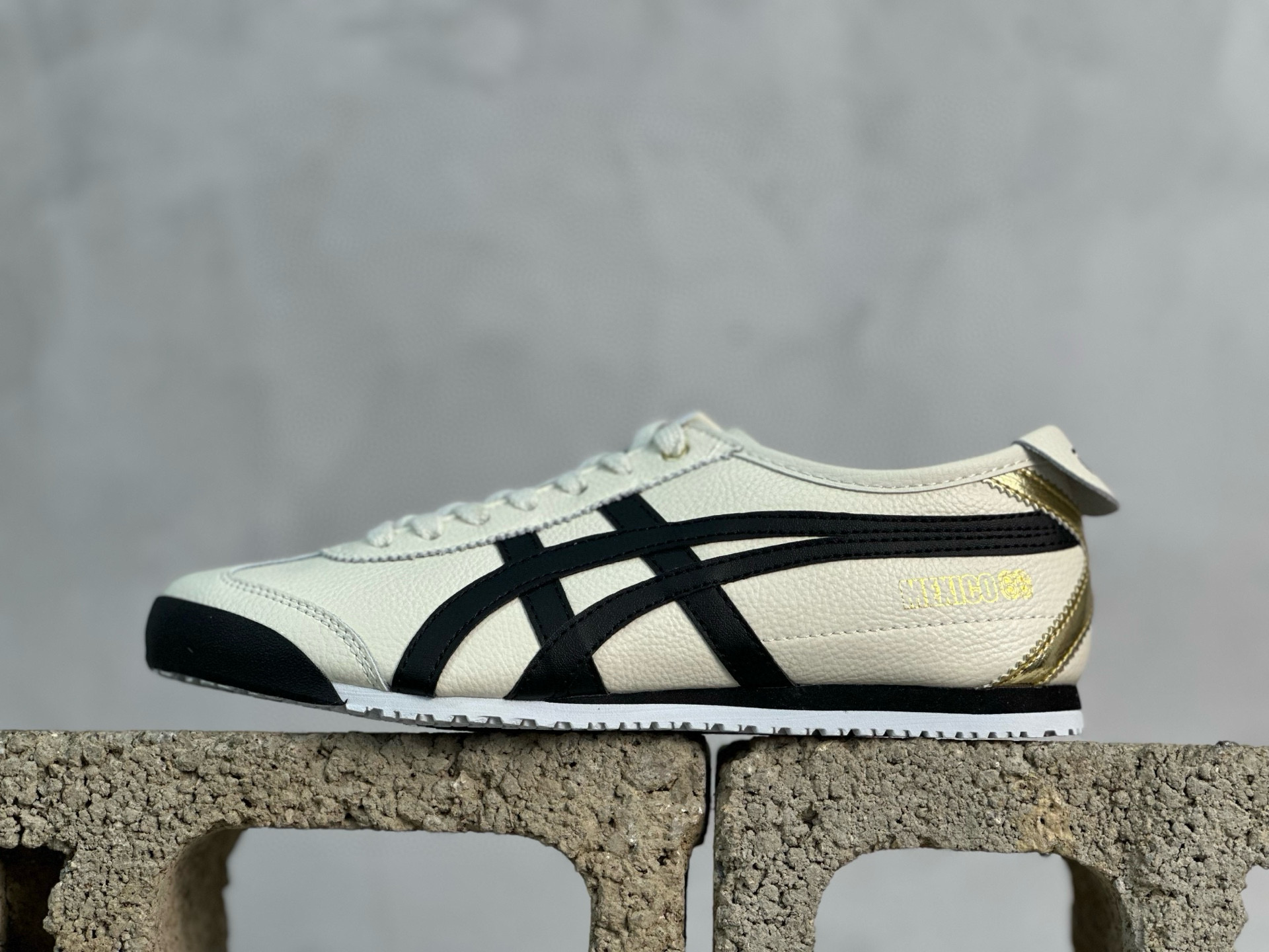 ASICS Tiger Mexico 66 天猫专供 亚瑟士 原装头层皮 鬼冢虎阿斯克斯经典休闲跑鞋-莆田鞋,莆田鞋货源,高仿鞋,高仿鞋货源,安福档口,莆田高仿鞋,莆田鞋批发,高仿鞋批发,莆田高仿运动鞋,高仿运动鞋,莆田运动鞋 ASICS Tiger Mexico 66 天猫专供 亚瑟士 原装头层皮 鬼冢虎阿斯克斯经典休闲跑鞋