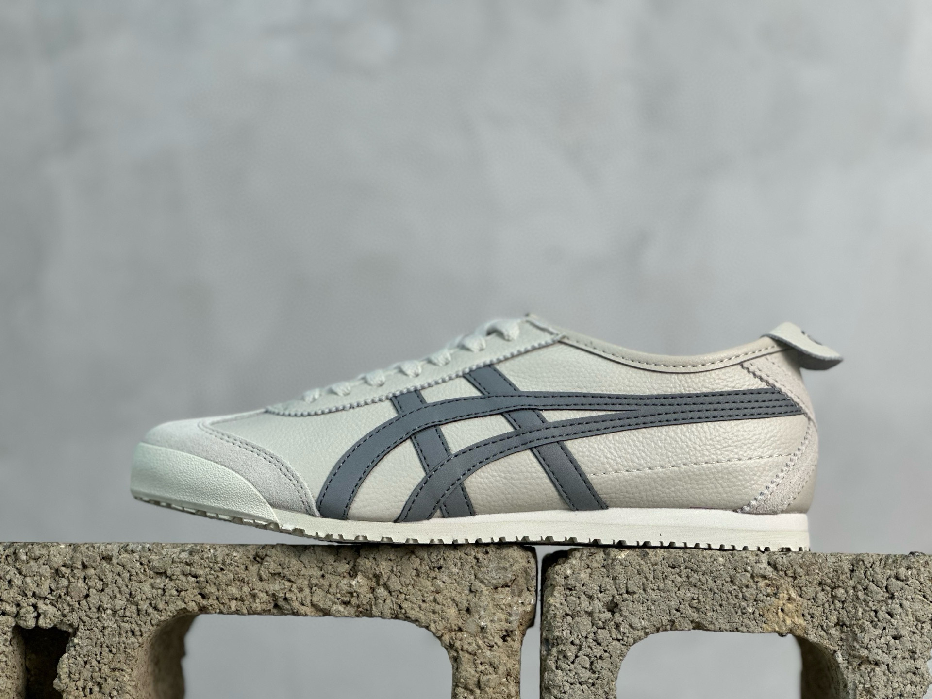 ASICS Tiger Mexico 66 天猫专供 亚瑟士 原装头层皮 鬼冢虎阿斯克斯经典休闲跑鞋-莆田鞋,莆田鞋货源,高仿鞋,高仿鞋货源,安福档口,莆田高仿鞋,莆田鞋批发,高仿鞋批发,莆田高仿运动鞋,高仿运动鞋,莆田运动鞋 ASICS Tiger Mexico 66 天猫专供 亚瑟士 原装头层皮 鬼冢虎阿斯克斯经典休闲跑鞋