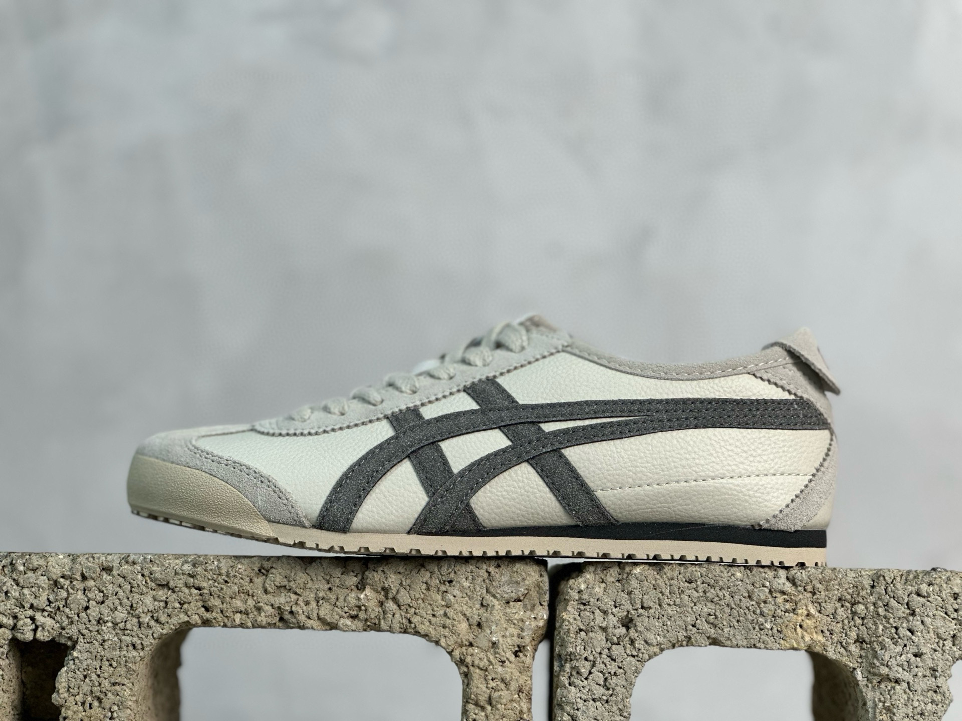 ASICS Tiger Mexico 66 天猫专供 亚瑟士 原装头层皮 鬼冢虎阿斯克斯经典休闲跑鞋-莆田鞋,莆田鞋货源,高仿鞋,高仿鞋货源,安福档口,莆田高仿鞋,莆田鞋批发,高仿鞋批发,莆田高仿运动鞋,高仿运动鞋,莆田运动鞋 ASICS Tiger Mexico 66 天猫专供 亚瑟士 原装头层皮 鬼冢虎阿斯克斯经典休闲跑鞋