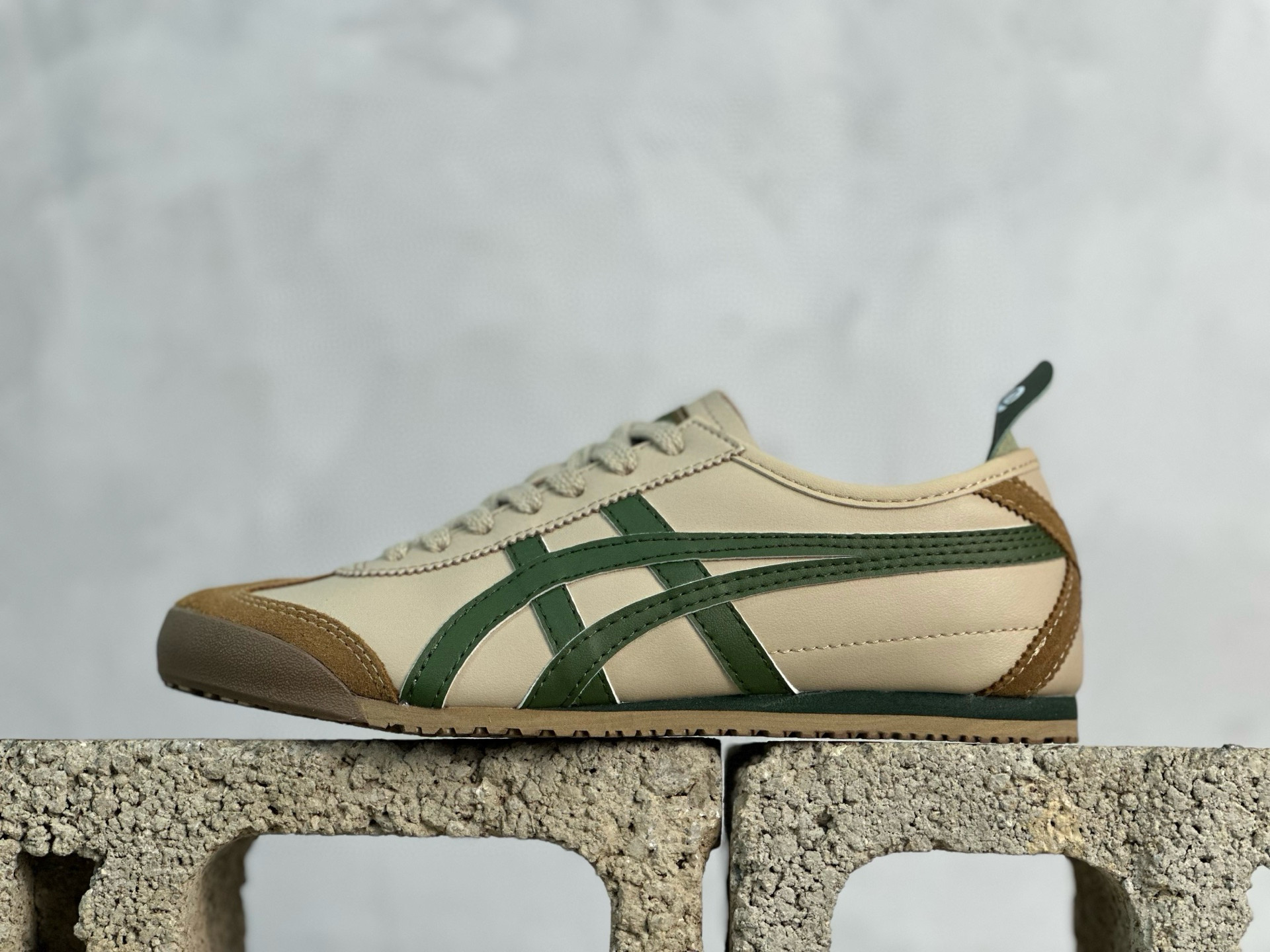 ASICS Tiger Mexico 66 天猫专供 亚瑟士 原装头层皮 鬼冢虎阿斯克斯经典休闲跑鞋-莆田鞋,莆田鞋货源,高仿鞋,高仿鞋货源,安福档口,莆田高仿鞋,莆田鞋批发,高仿鞋批发,莆田高仿运动鞋,高仿运动鞋,莆田运动鞋 ASICS Tiger Mexico 66 天猫专供 亚瑟士 原装头层皮 鬼冢虎阿斯克斯经典休闲跑鞋