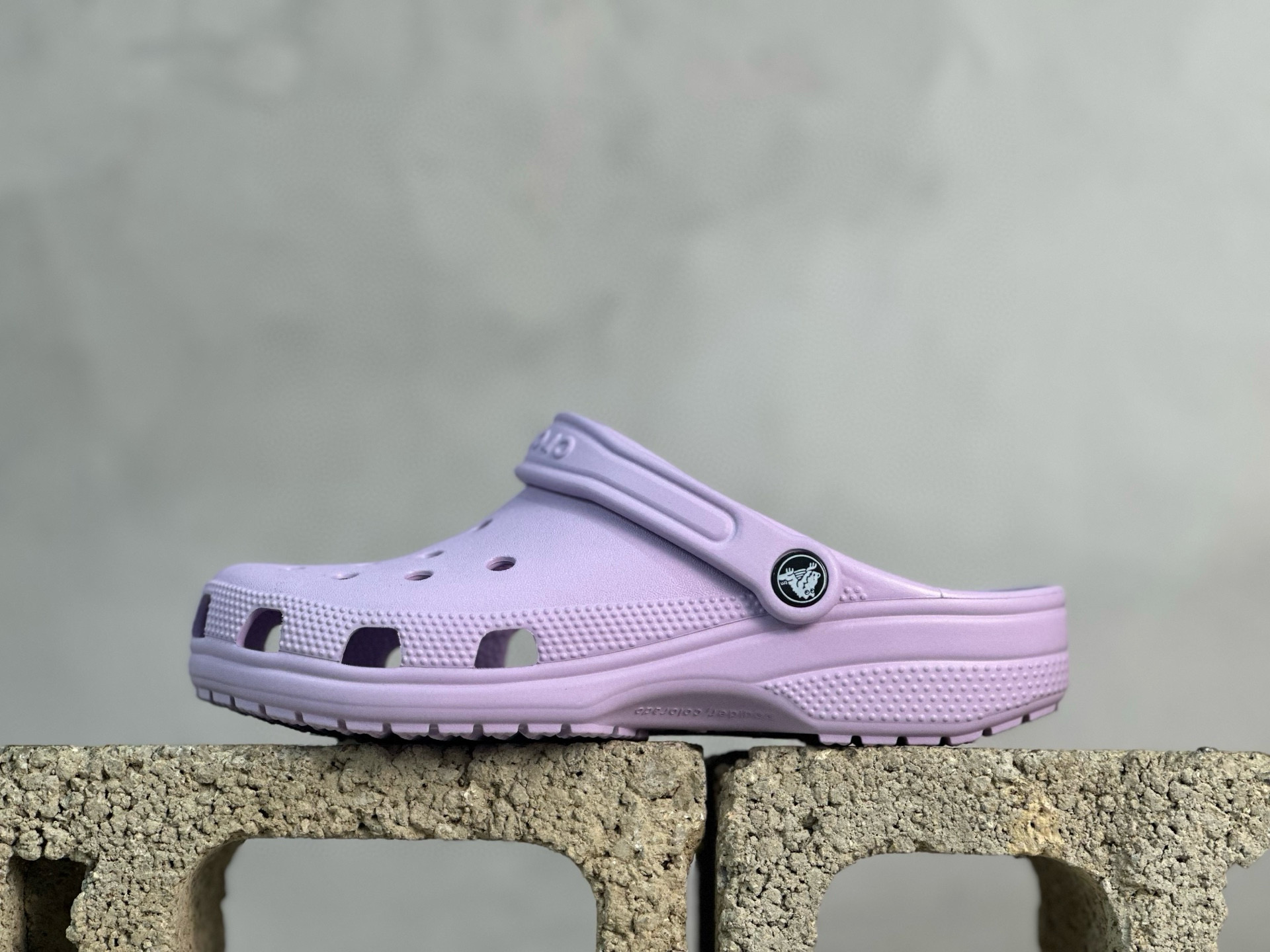 图片[7]-成人版， 新货🚀#东莞原厂 欧洲订单 无盒软包 Crocs 卡骆驰 明星上脚同款 经夏季经典两用沙滩洞洞鞋 凉鞋拖鞋 透明防水袋包装 注意配件需单独购买 同步官方尺码：M3（34-35）M4（36-37） M5（37-38）M6（38-39）M7（39-40）M8（41-42）M9（42-43）M10（43-44）M11（45-46）标准码 后③图M3-M7-选品中心