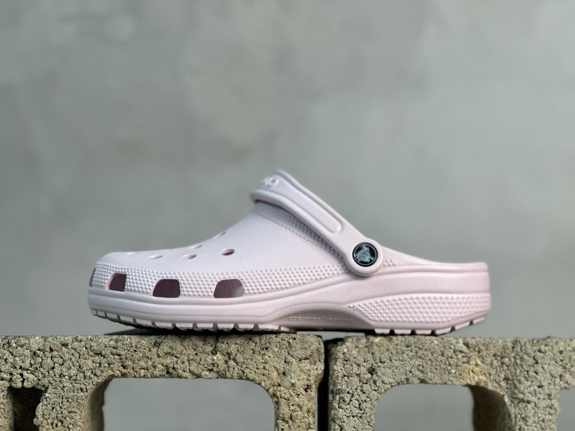 图片[8]-成人版， 新货🚀#东莞原厂 欧洲订单 无盒软包 Crocs 卡骆驰 明星上脚同款 经夏季经典两用沙滩洞洞鞋 凉鞋拖鞋 透明防水袋包装 注意配件需单独购买 同步官方尺码：M3（34-35）M4（36-37） M5（37-38）M6（38-39）M7（39-40）M8（41-42）M9（42-43）M10（43-44）M11（45-46）标准码 后③图M3-M7-选品中心