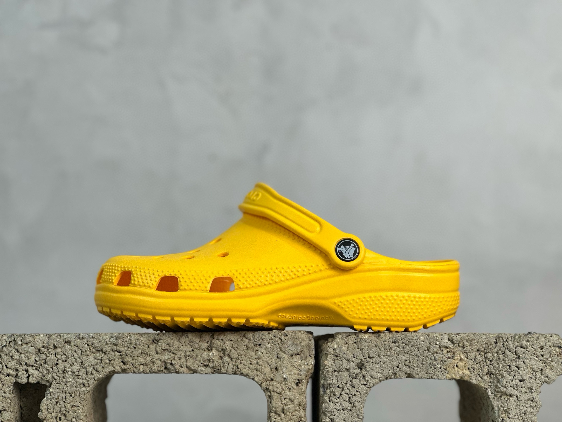 图片[9]-成人版， 新货🚀#东莞原厂 欧洲订单 无盒软包 Crocs 卡骆驰 明星上脚同款 经夏季经典两用沙滩洞洞鞋 凉鞋拖鞋 透明防水袋包装 注意配件需单独购买 同步官方尺码：M3（34-35）M4（36-37） M5（37-38）M6（38-39）M7（39-40）M8（41-42）M9（42-43）M10（43-44）M11（45-46）标准码 后③图M3-M7-选品中心