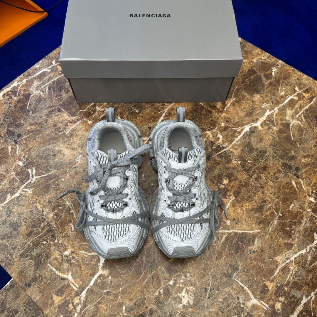 Balenciaga, mismo estilo para hombre y mujer, 35-45