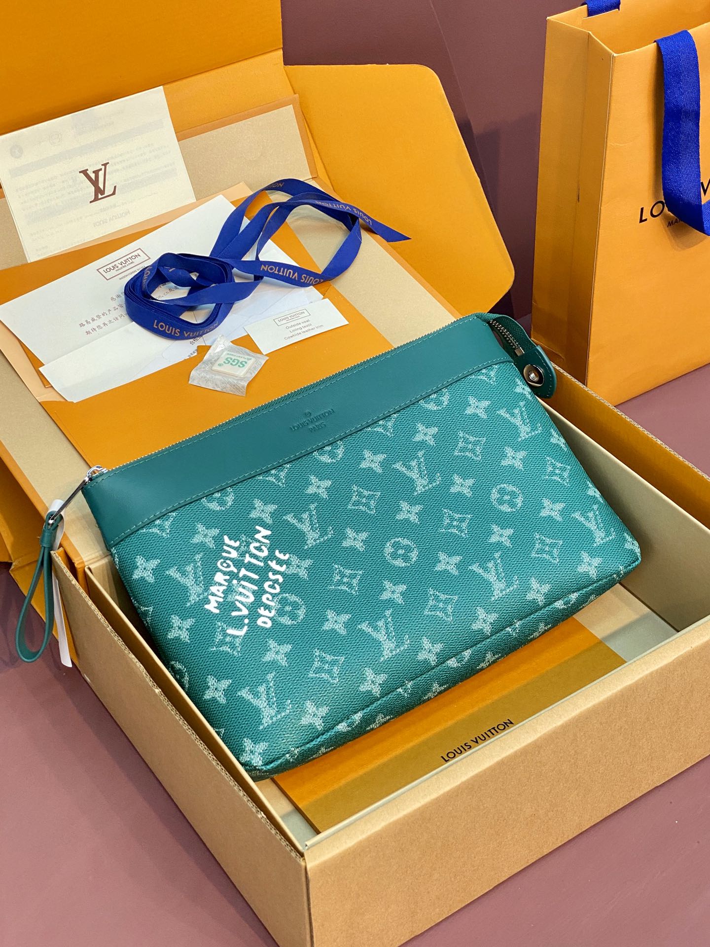 Louis Vuitton Tassen Clutches Kopen verkopen
 Groen Monogram Eclipse Canvas Pochette M12665