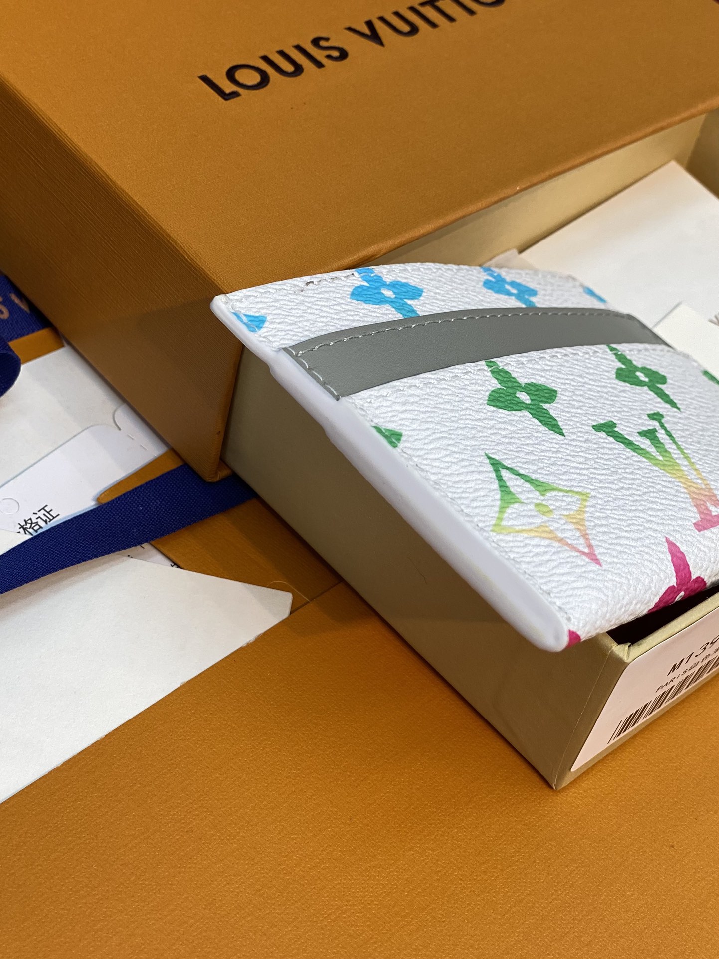  M13911 Double 卡片夹！白色渐变！此款采用全新 Monogram Eclipse 涂层帆布