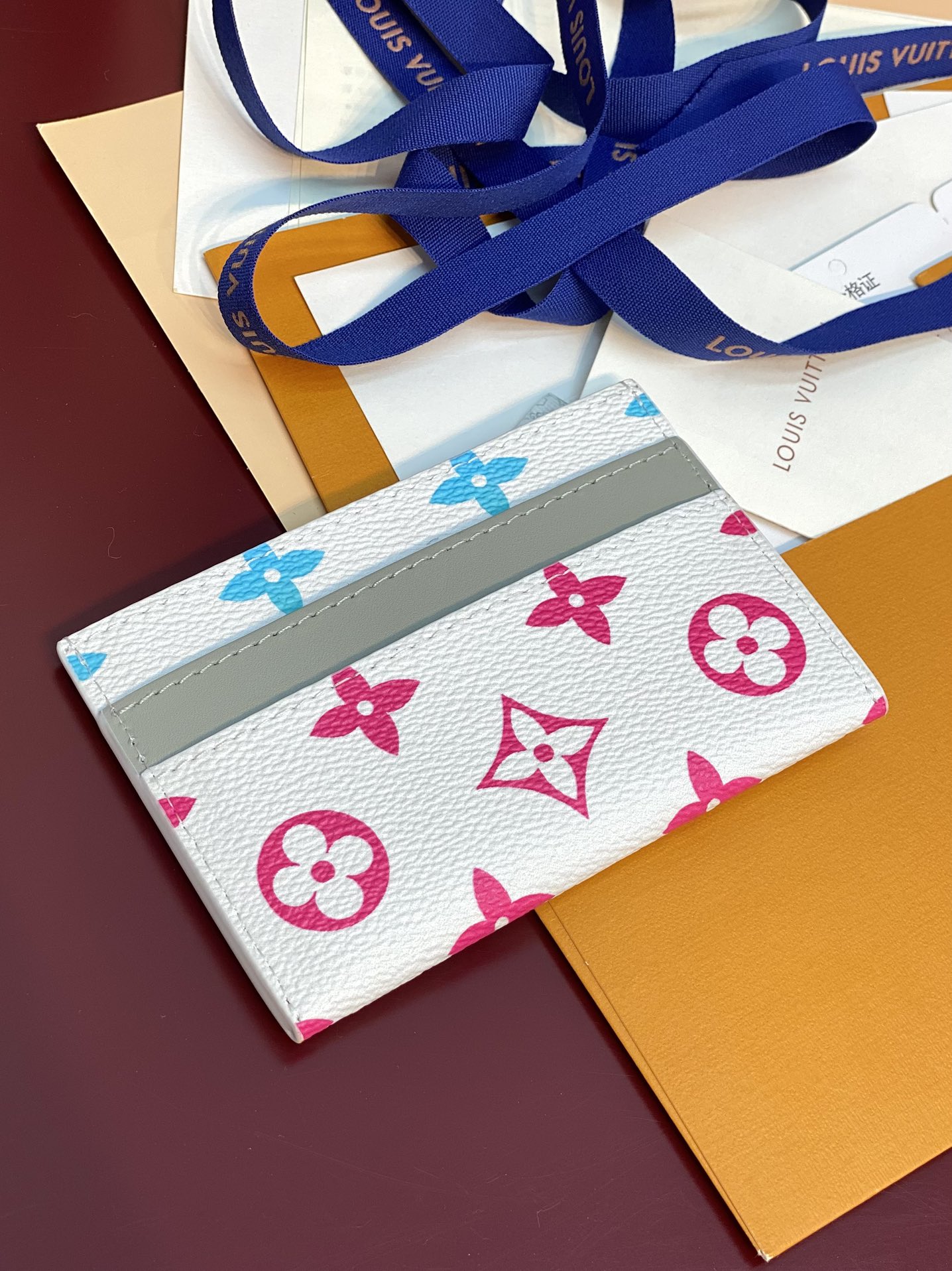  M13911 Double 卡片夹！白色渐变！此款采用全新 Monogram Eclipse 涂层帆布