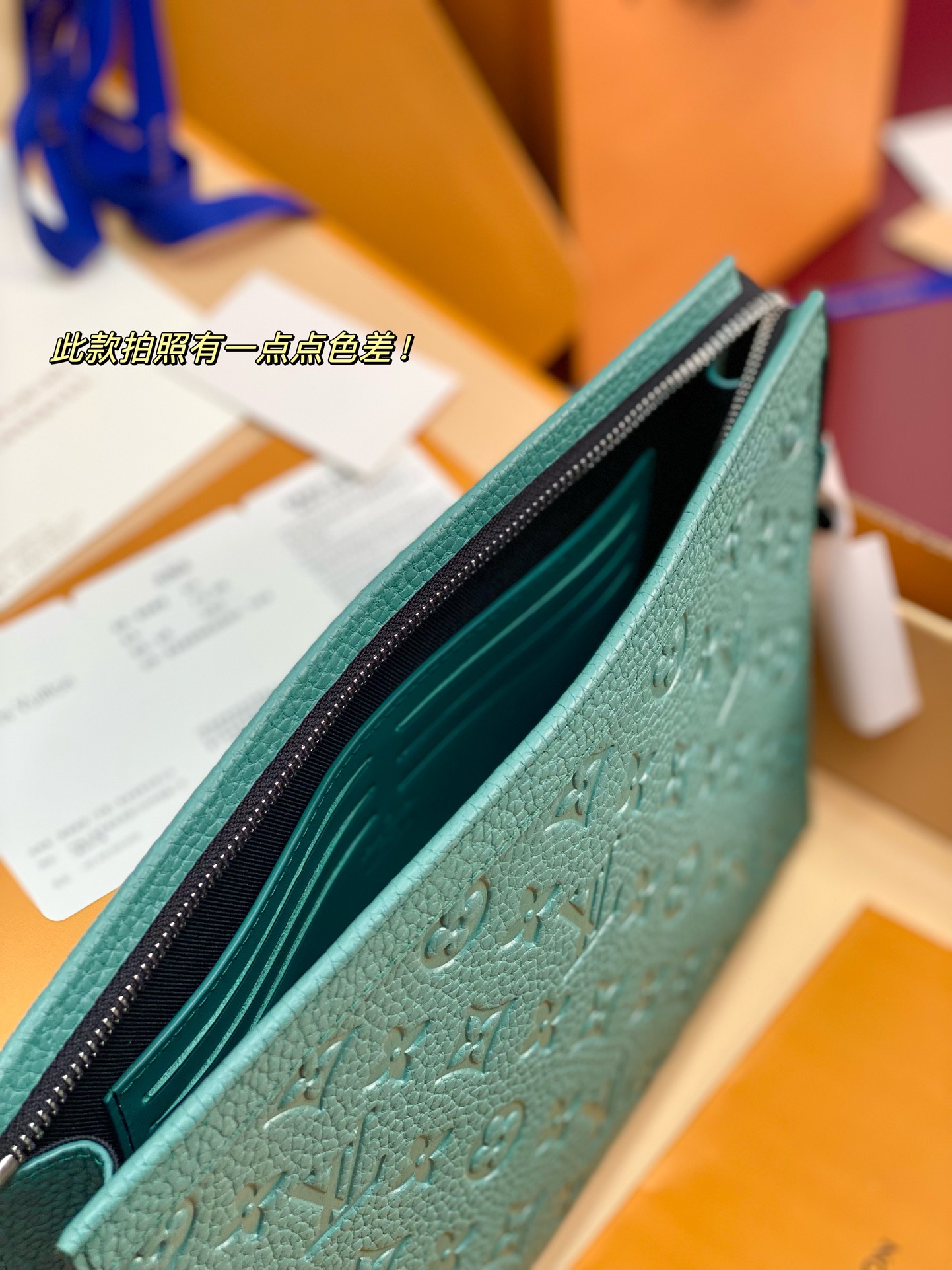  升级版本⚠️M13666 新绿！芯片版、（头层牛皮制作）POCHETTE VOYAGE 手拿包 本款 