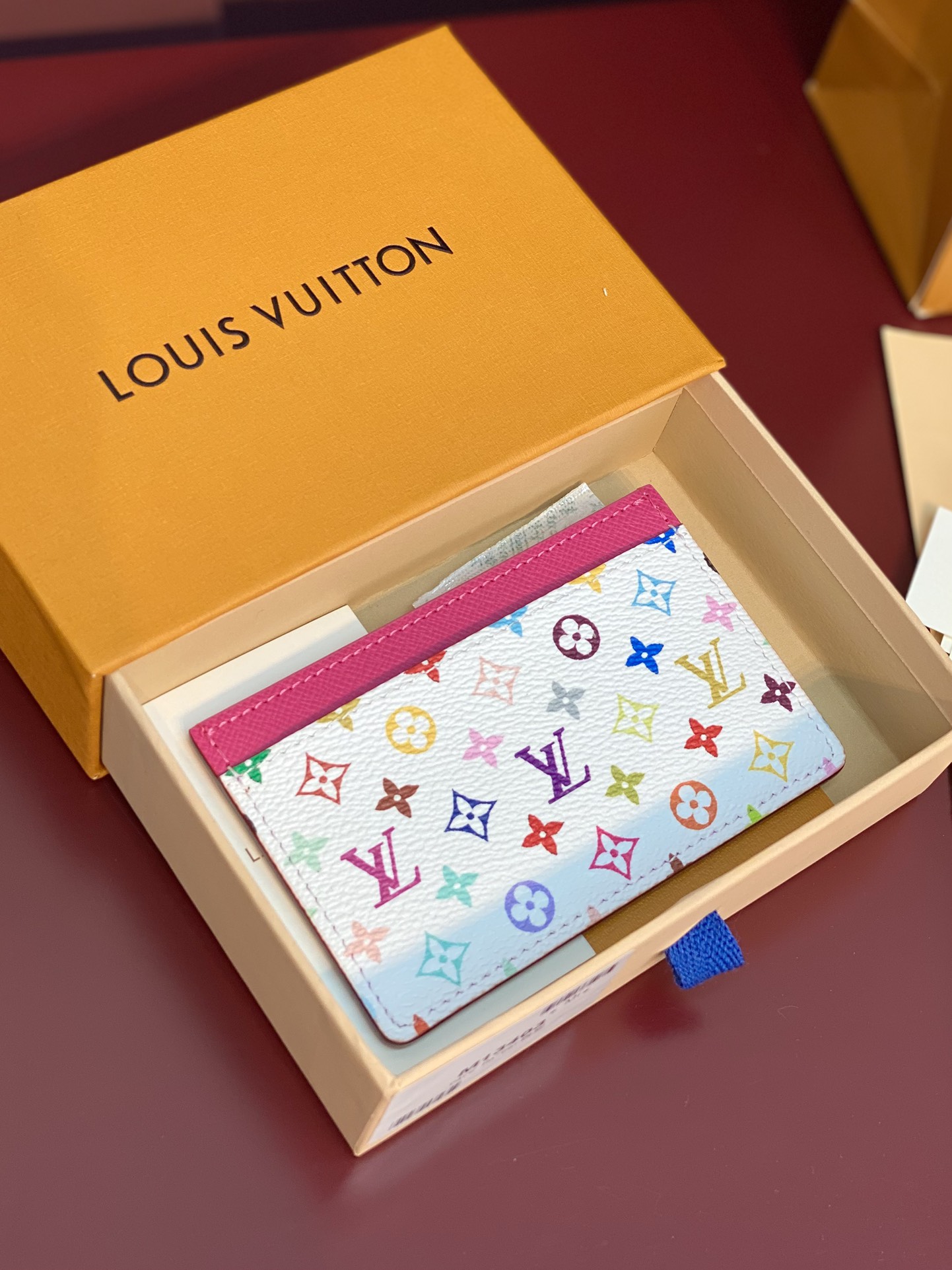  M13403 白彩！LV x TM 名片夾、這款復刻版Louis Vuitton x Murakami