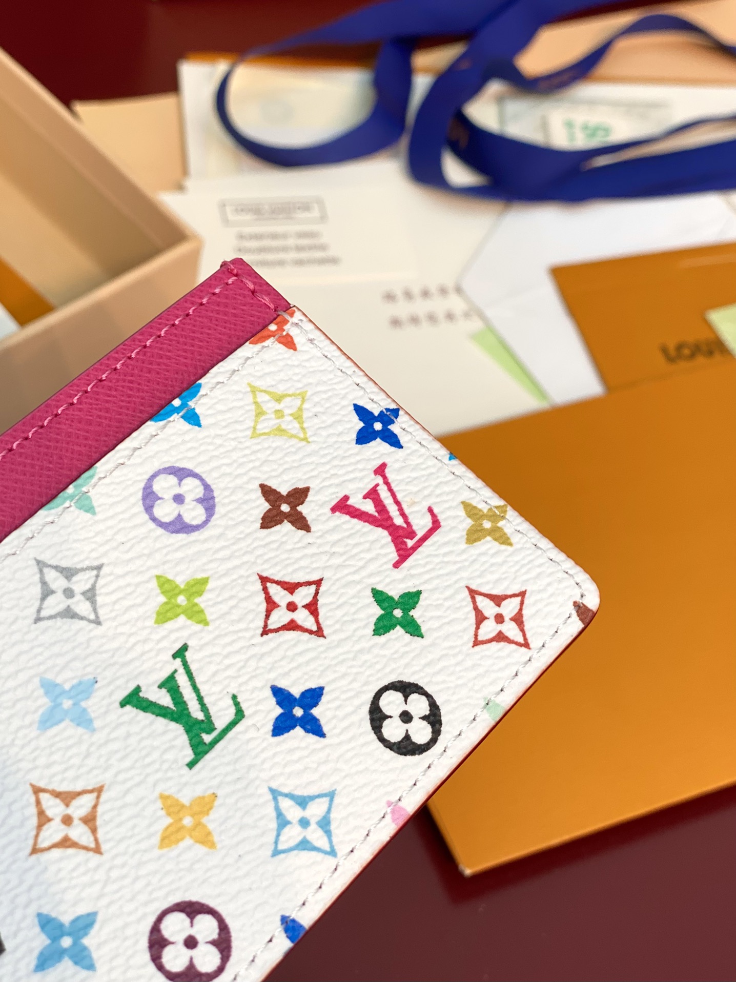  M13403 白彩！LV x TM 名片夾、這款復刻版Louis Vuitton x Murakami