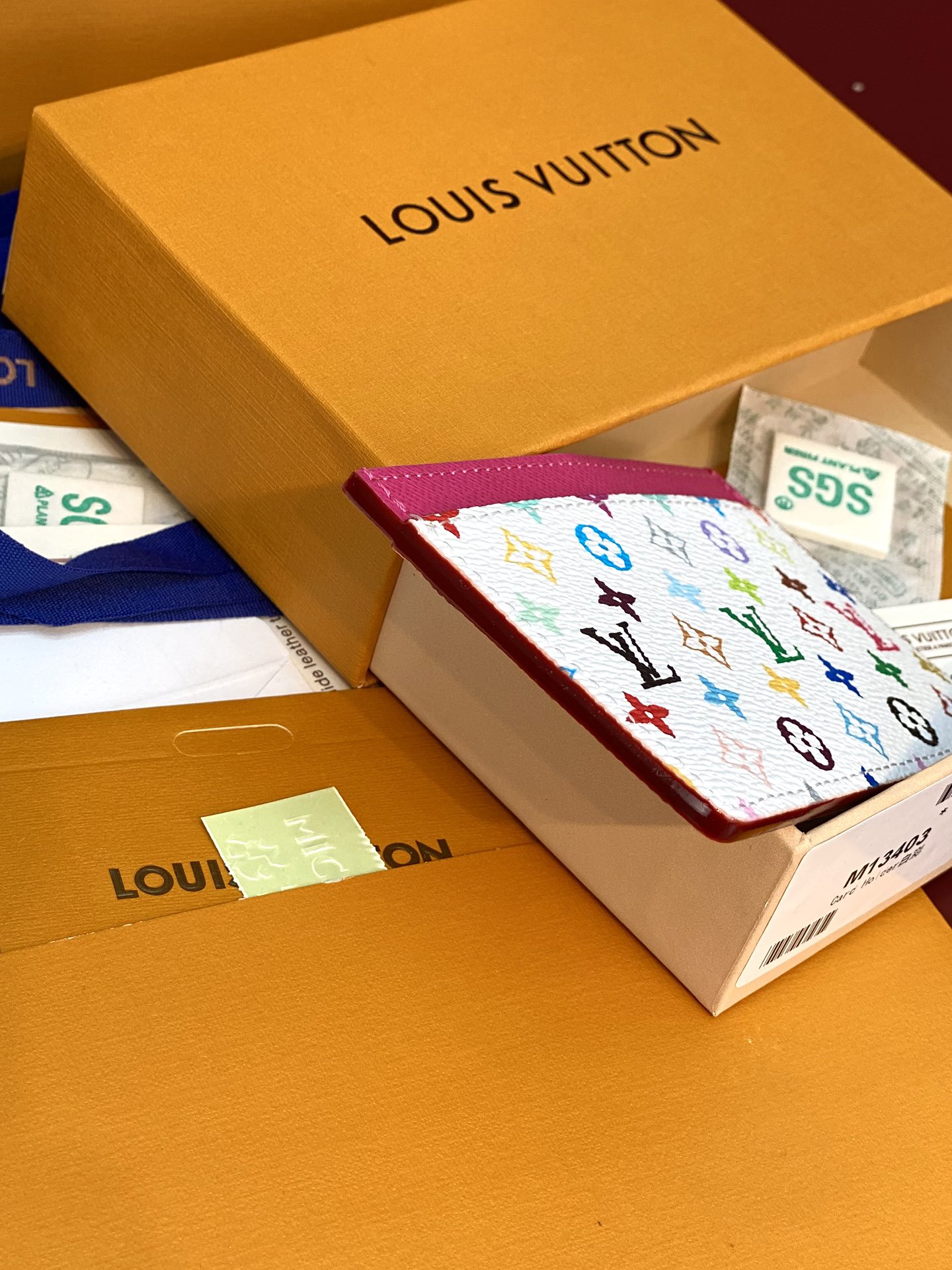  M13403 白彩！LV x TM 名片夾、這款復刻版Louis Vuitton x Murakami