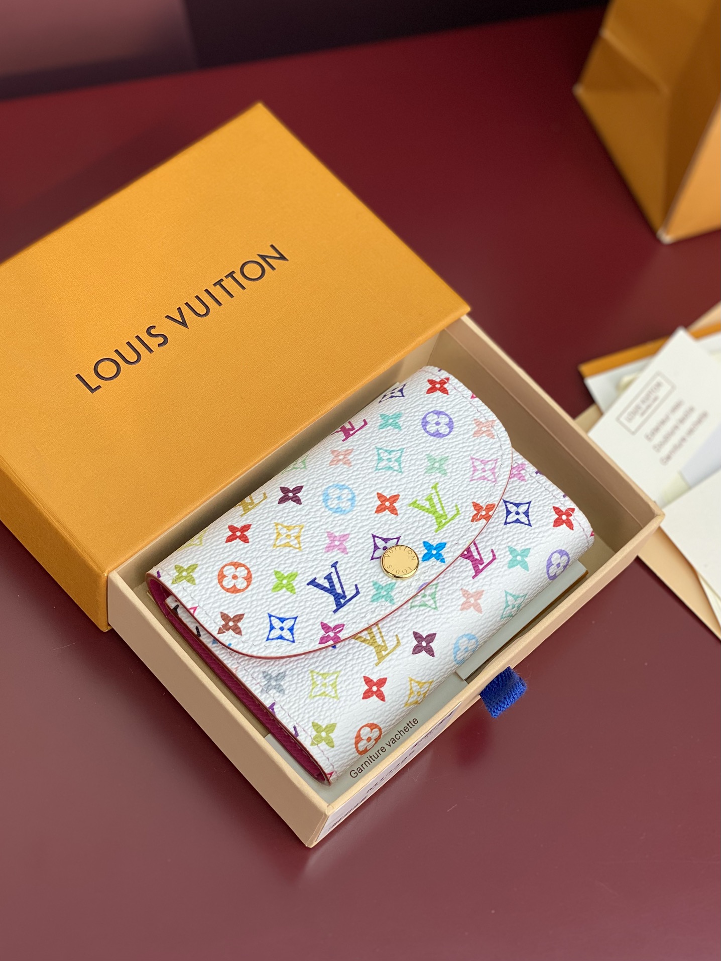  M13399 白彩！LV x TM Rosalie 零錢包、這款Rosalie零錢包設計小巧，圓渾的正