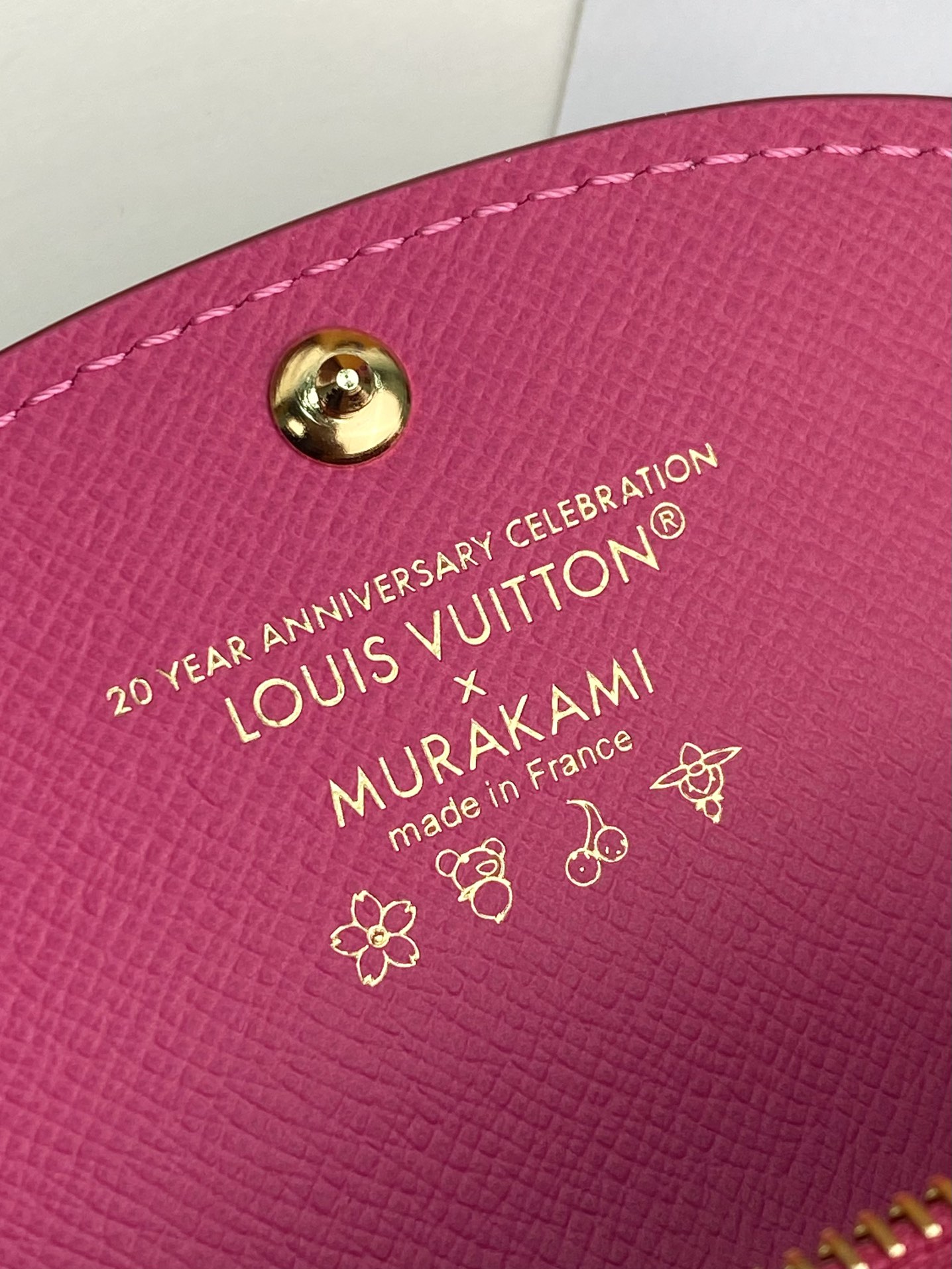  M13399 白彩！LV x TM Rosalie 零錢包、這款Rosalie零錢包設計小巧，圓渾的正