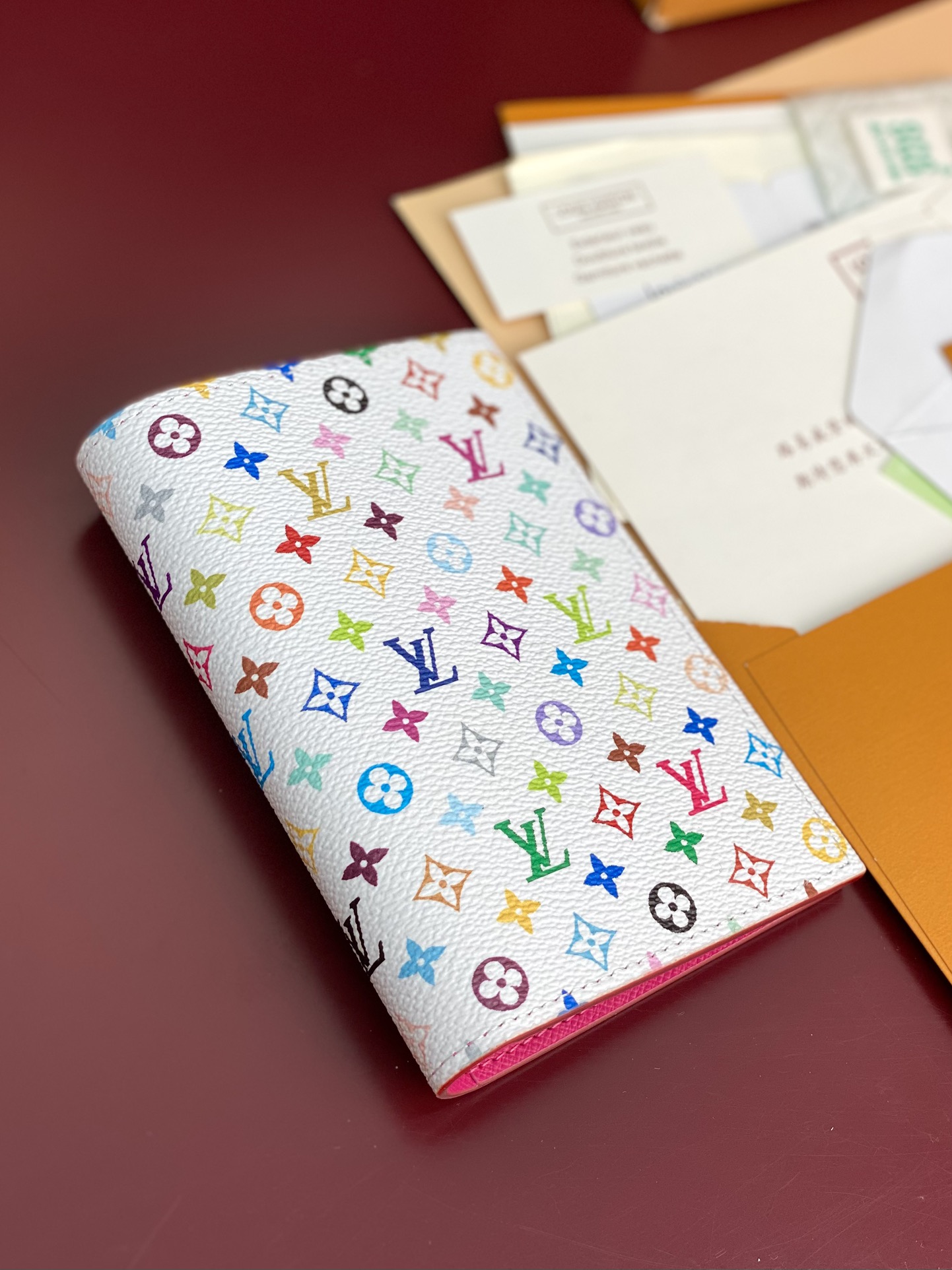  M14178 白彩！LV x TM 護照封套這款Louis Vuitton x Murakami系列的