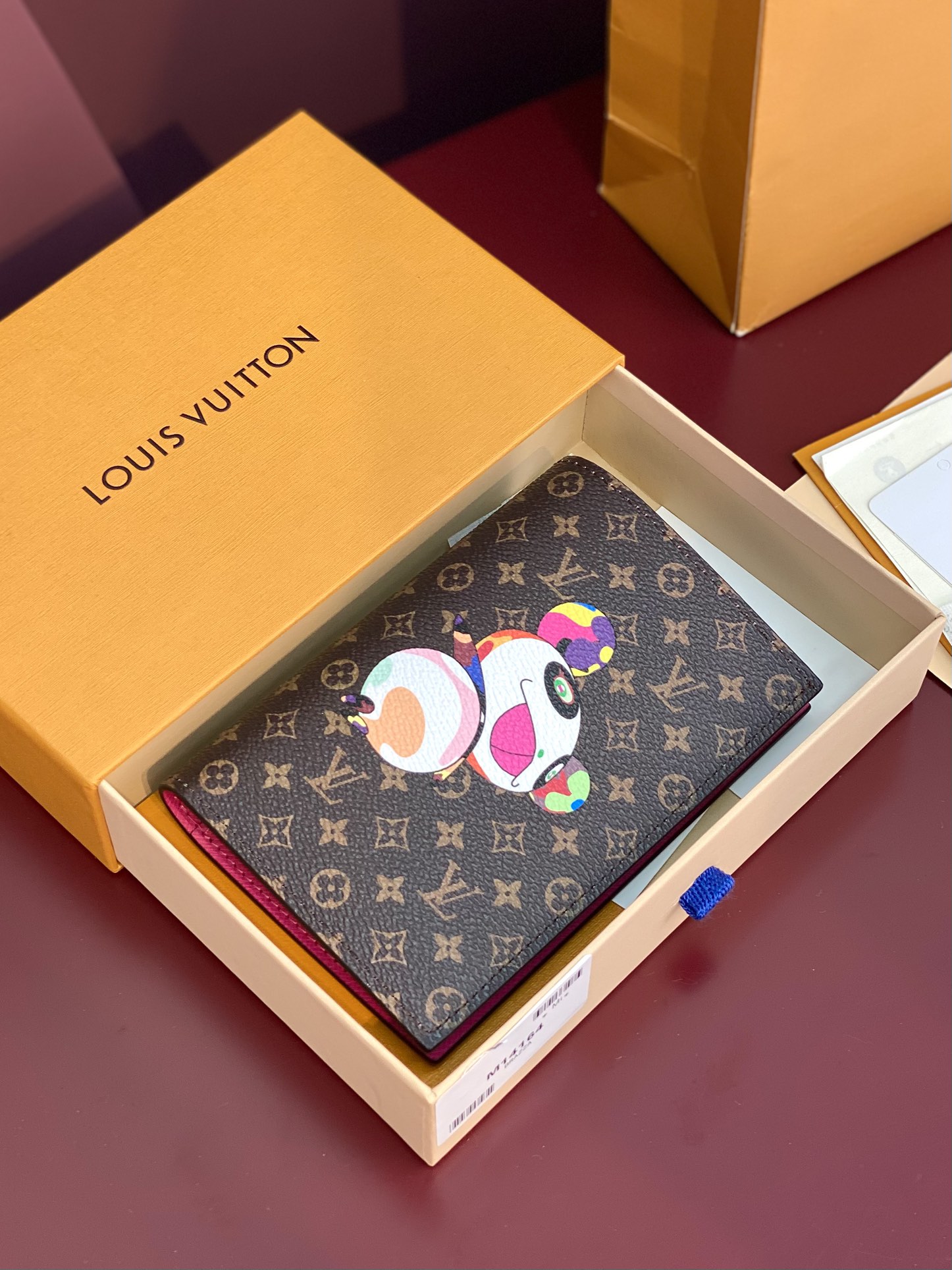  M14164 熊猫！LV x TM 村上隆！艺术家笔下的熊猫形象开启趣味旅程。经典 Monogram 