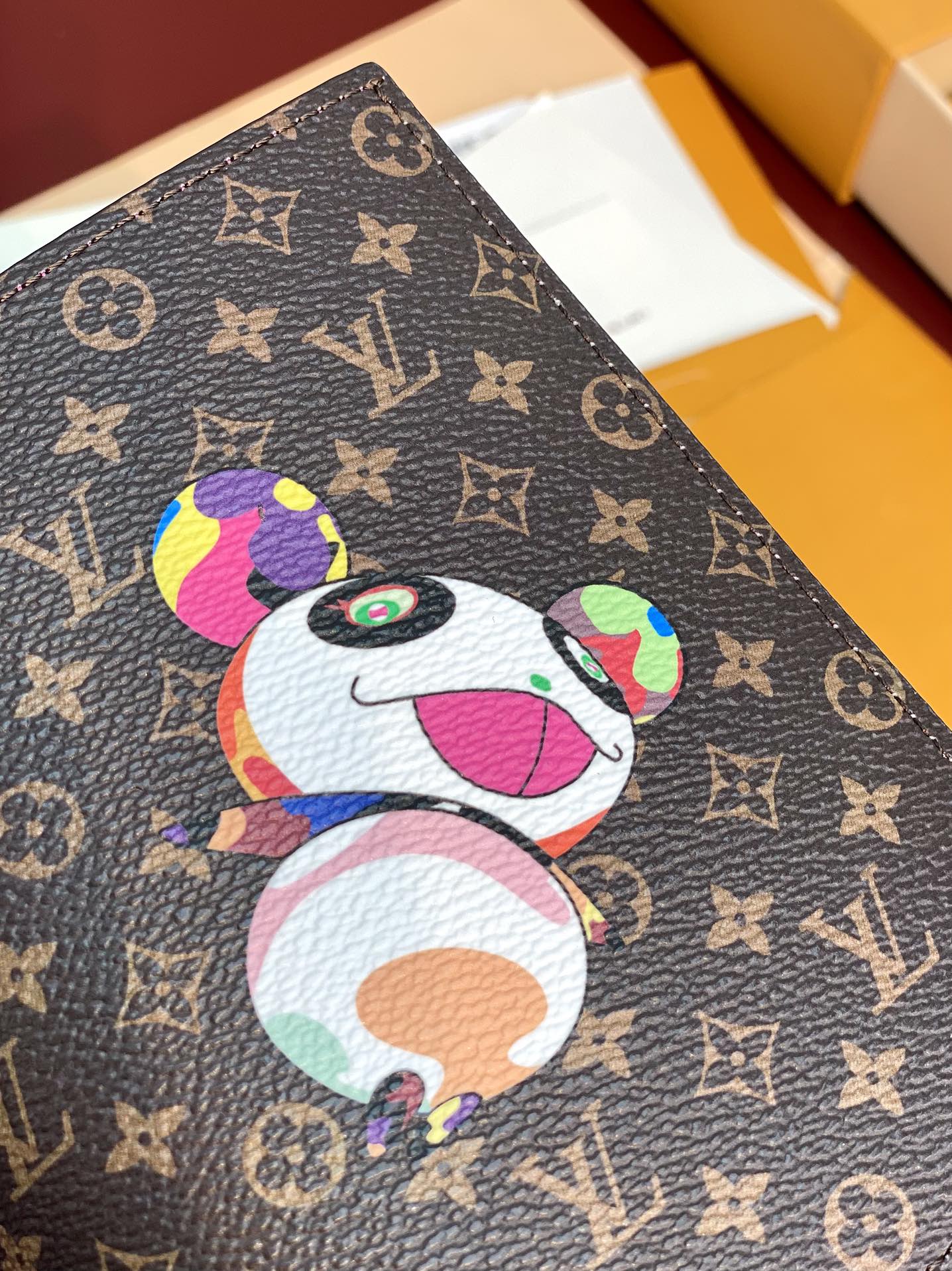  M14164 熊猫！LV x TM 村上隆！艺术家笔下的熊猫形象开启趣味旅程。经典 Monogram 