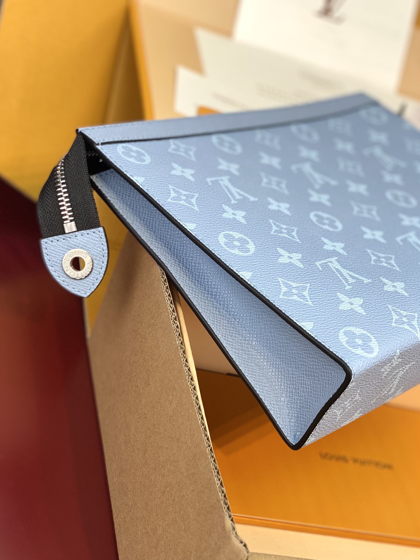  升级版本⚠️M14011 天空蓝！ 此款由全新标志性蓝Monogram Eclipse帆布裁制而成，此